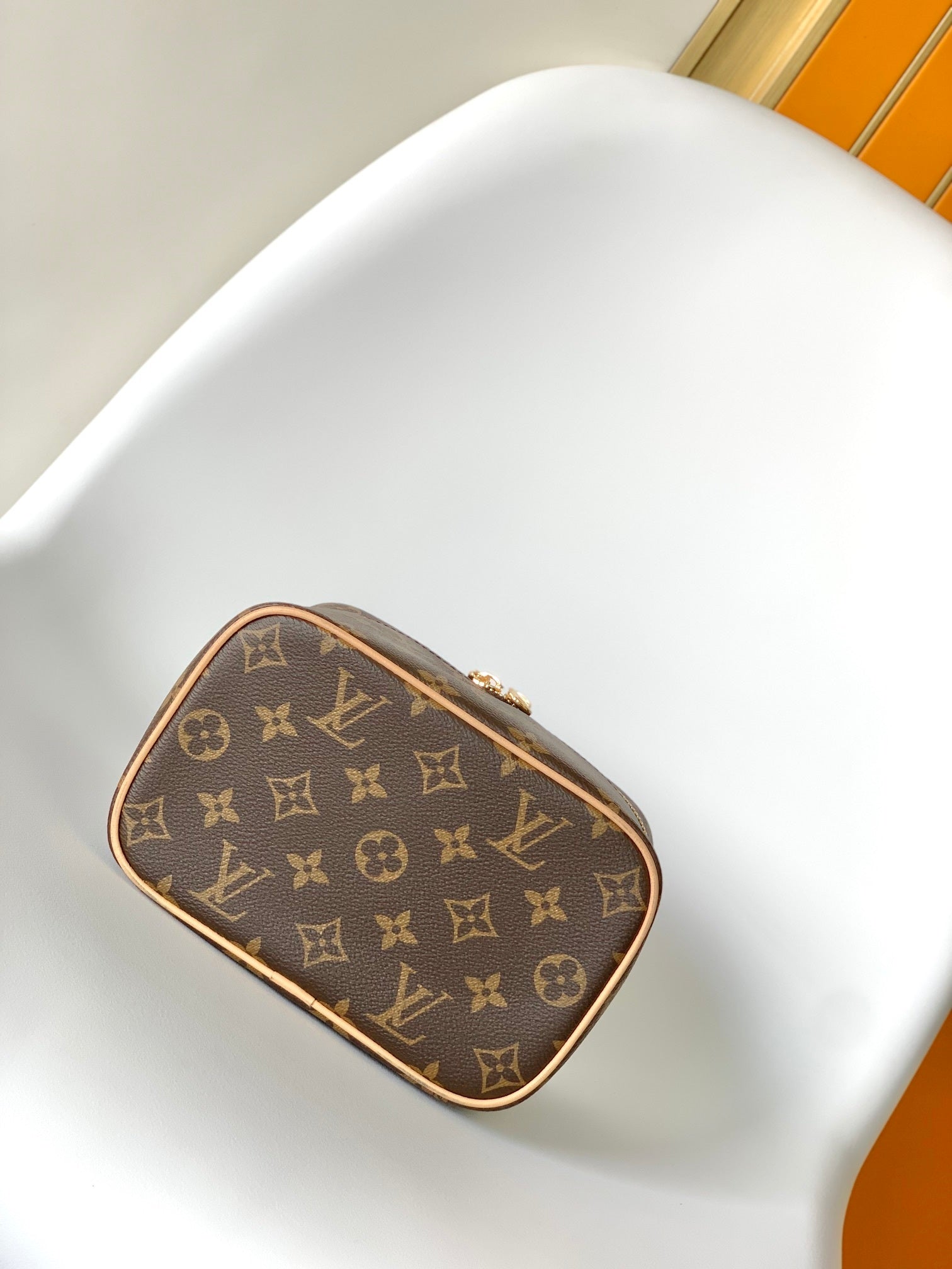 1:1 Replica LV handbag