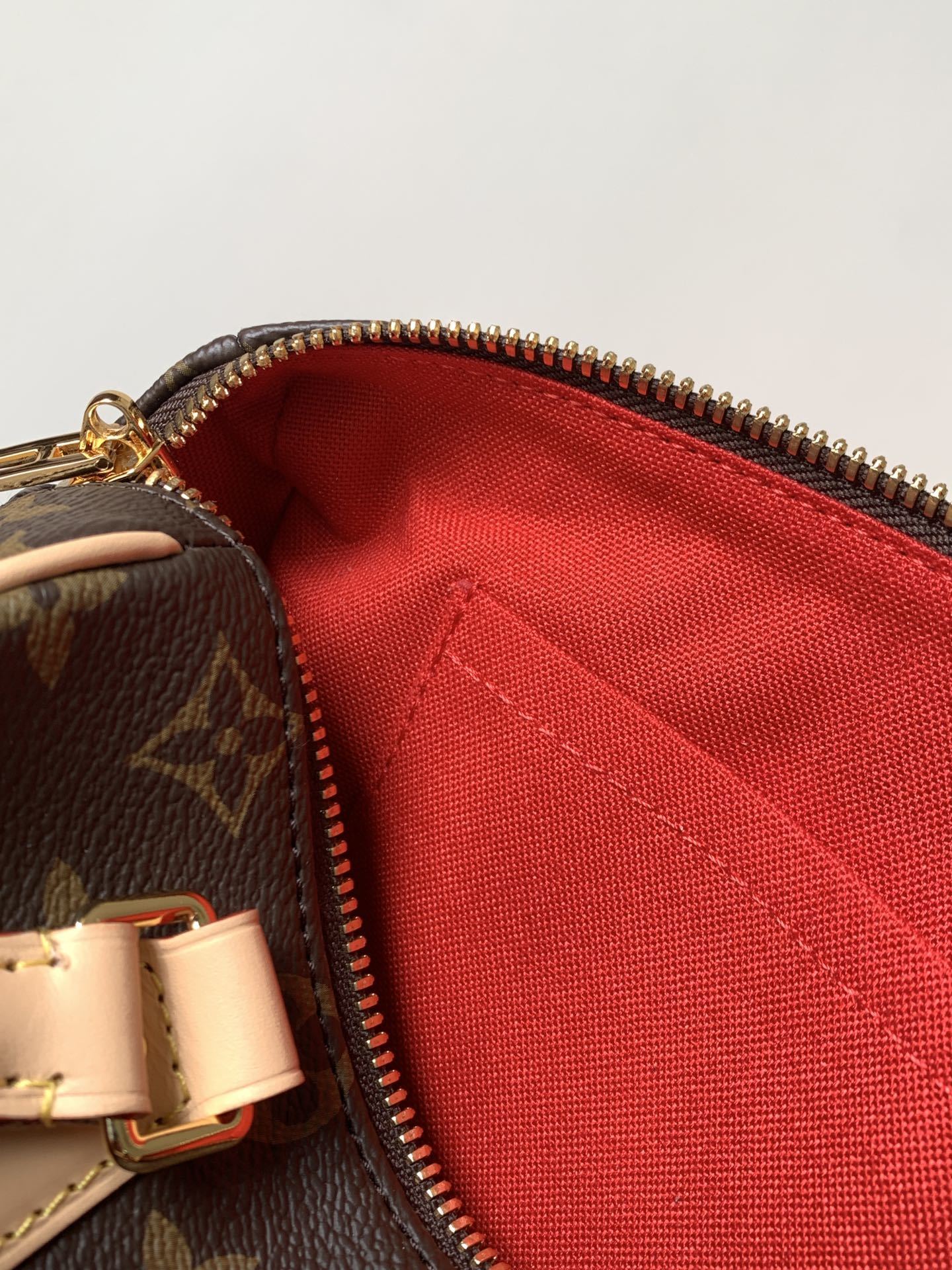 1:1 Replica LV Pillow Bag