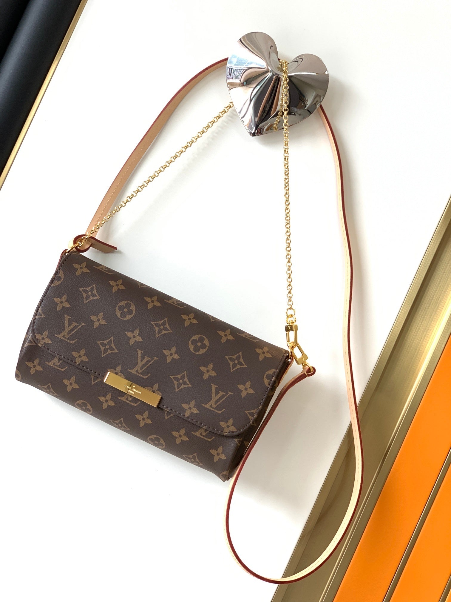 1:1 Replica LV crossbody bag