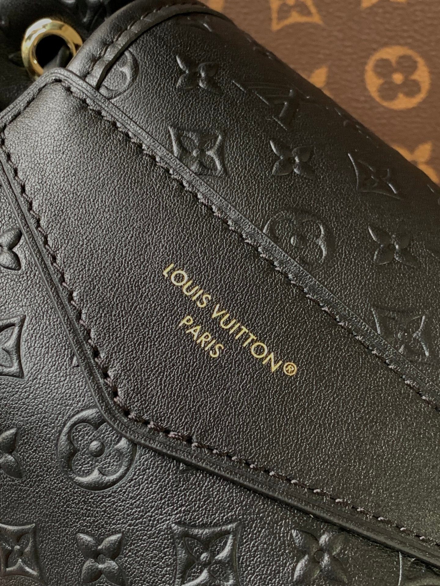 1:1 Replica LV flip-top handbag