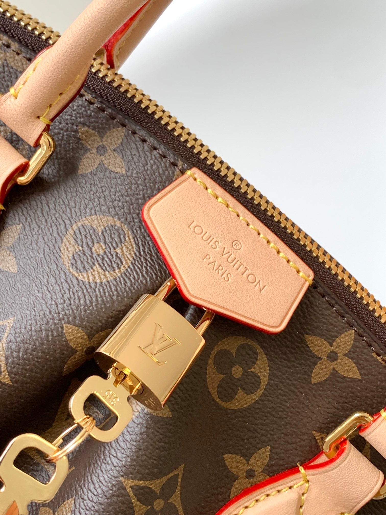 1:1 Replica LV Handbag