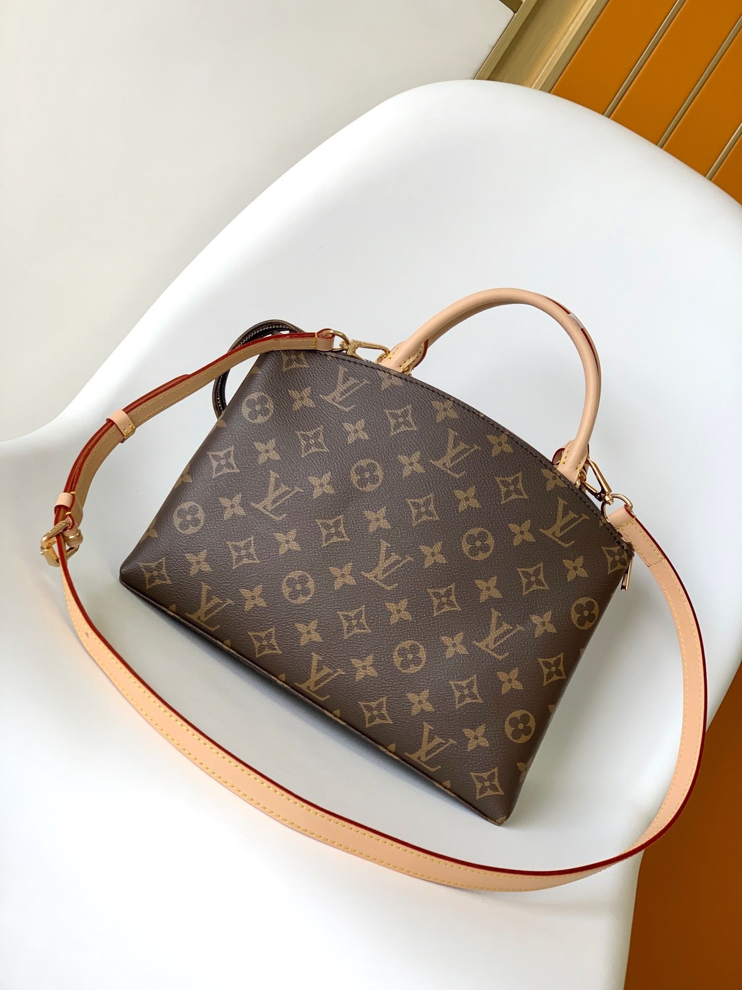 1:1 Replica LV handbag