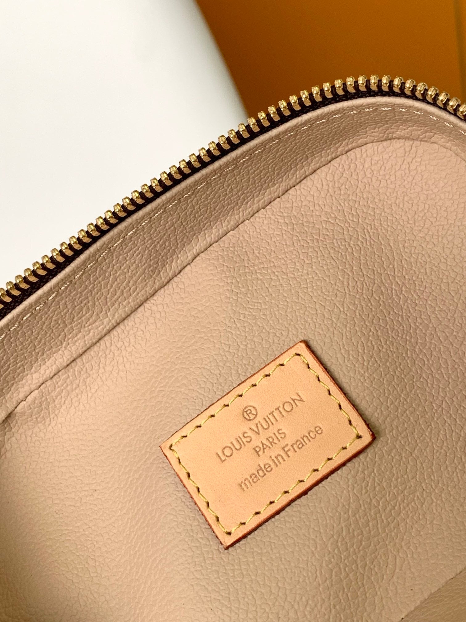 1:1 Replica LV handbag