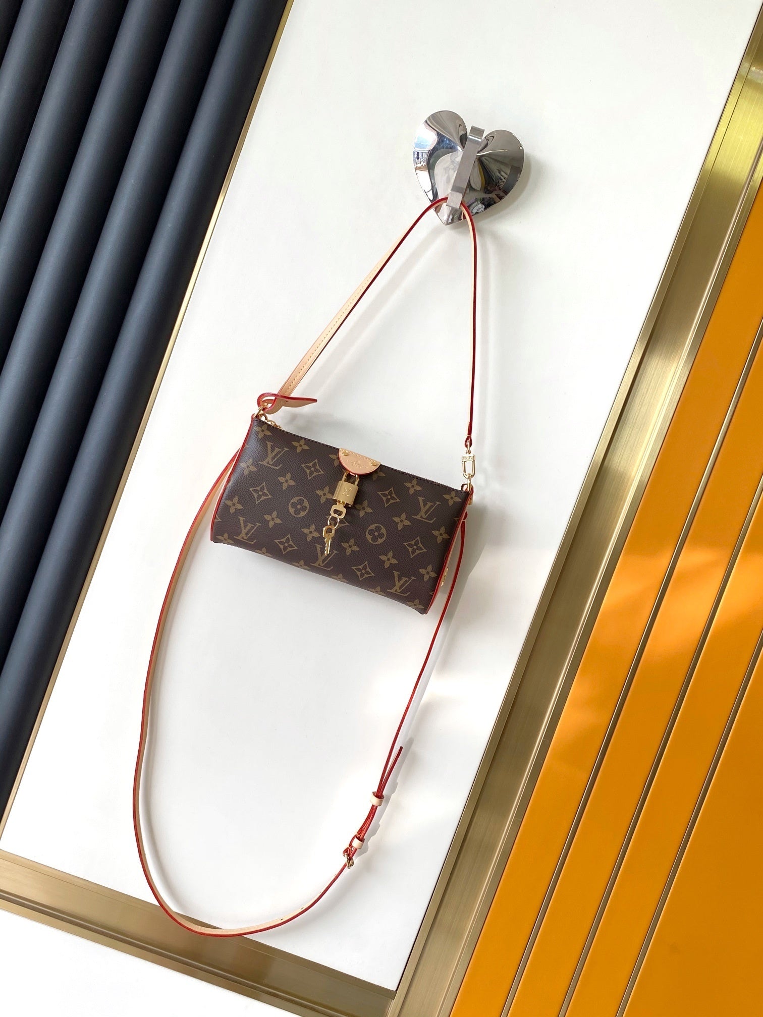 1:1 Replica LV chain bag