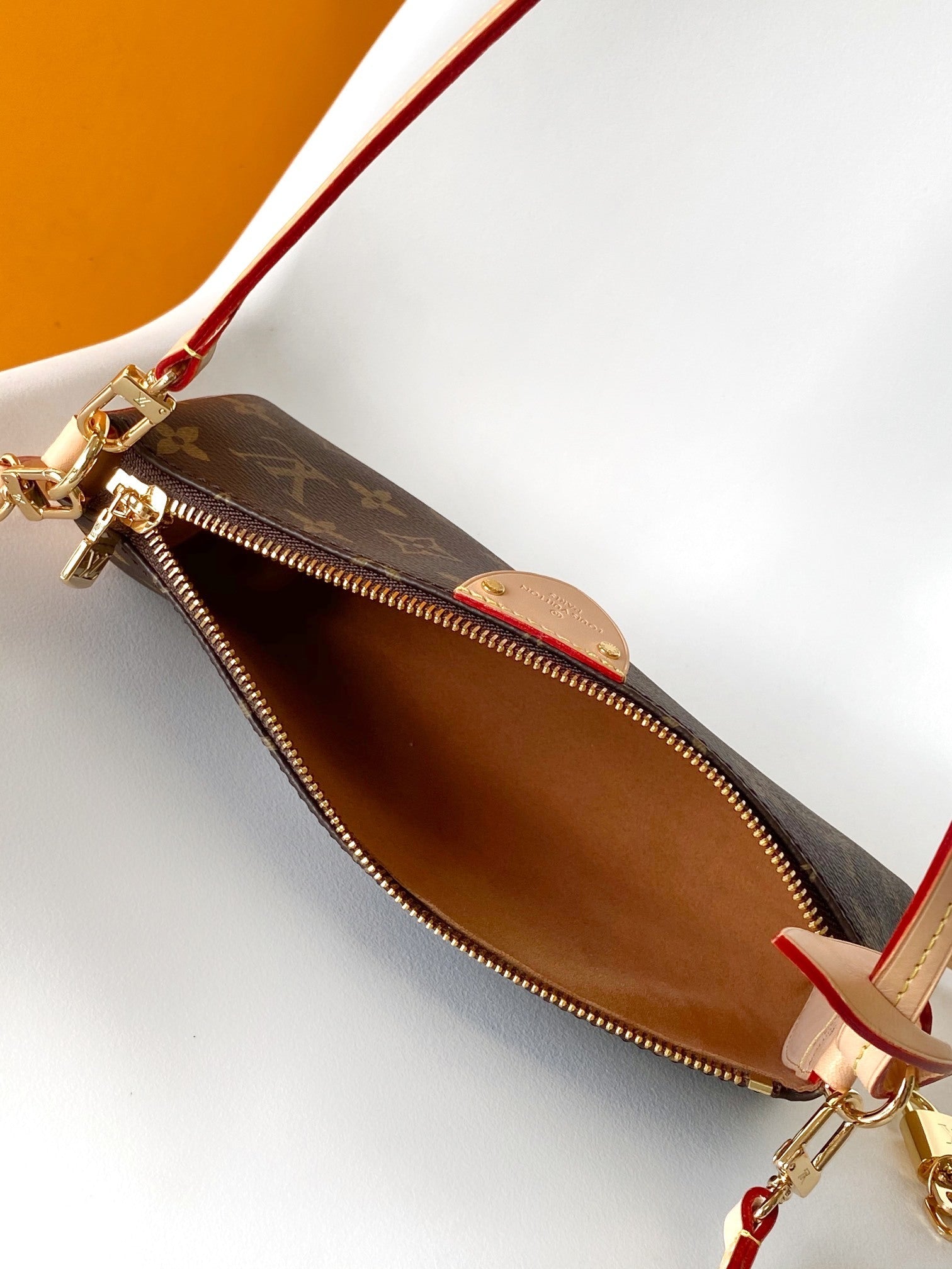 1:1 Replica LV chain bag