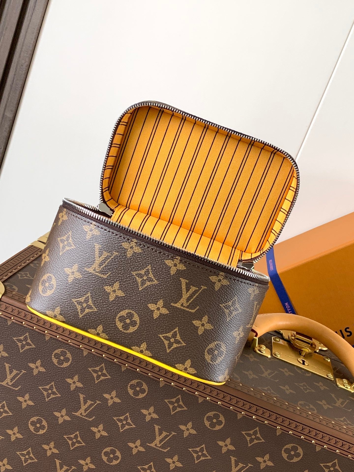 1:1 Replica LV handbag