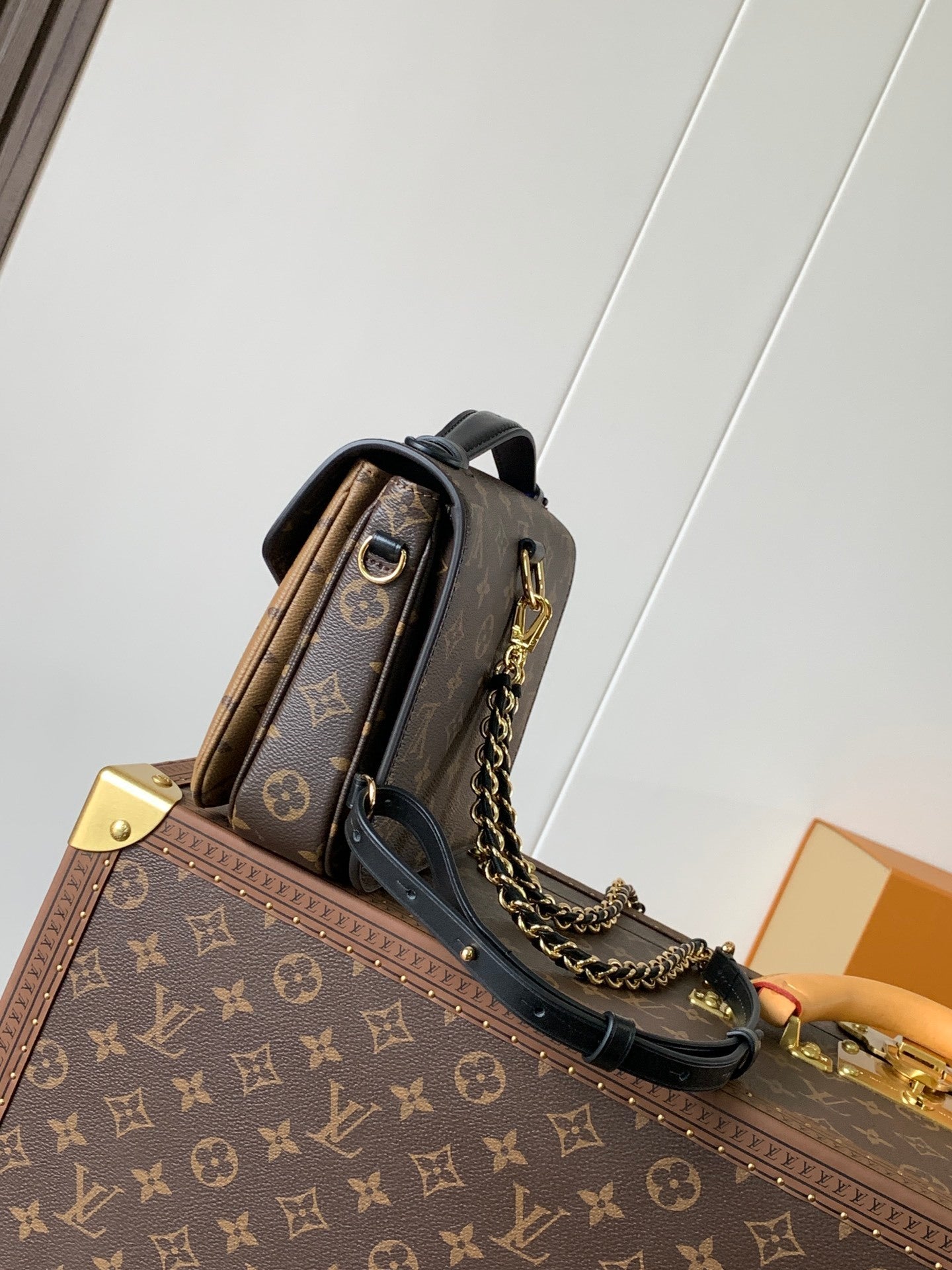 1:1 Replica LV crossbody bag