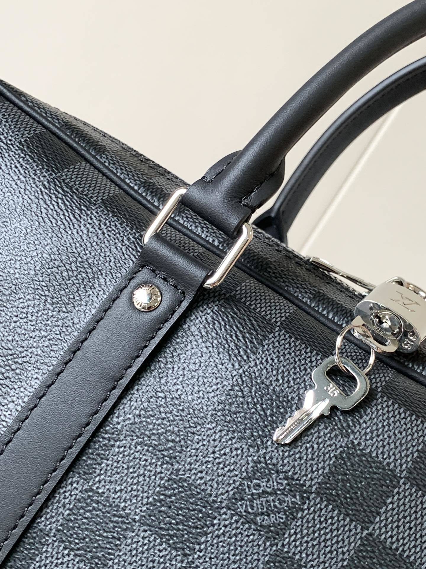 1:1 Replica LV handbag