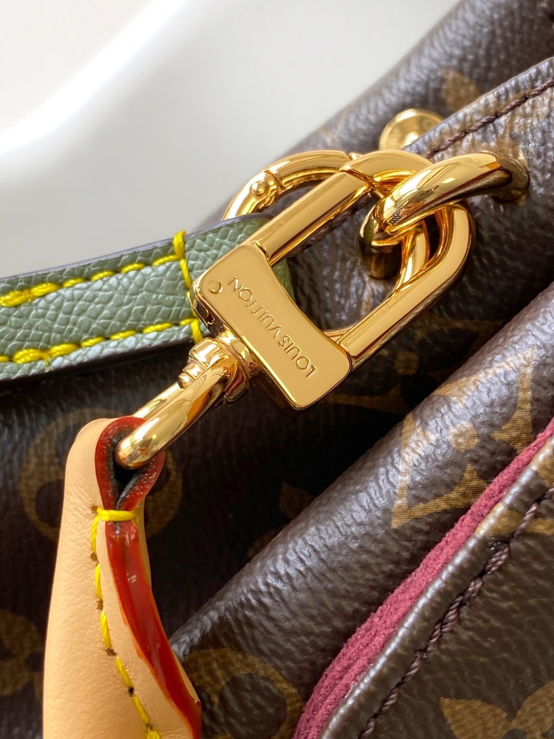 1:1 Replica LV shoulder bag