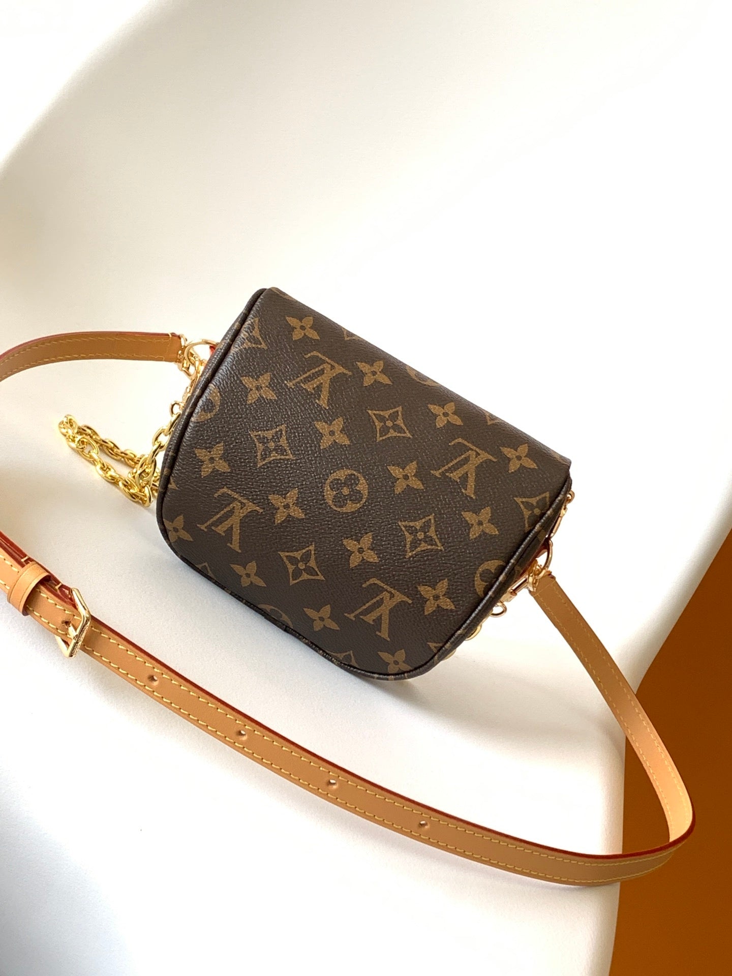 1:1 Replica LV crossbody bag
