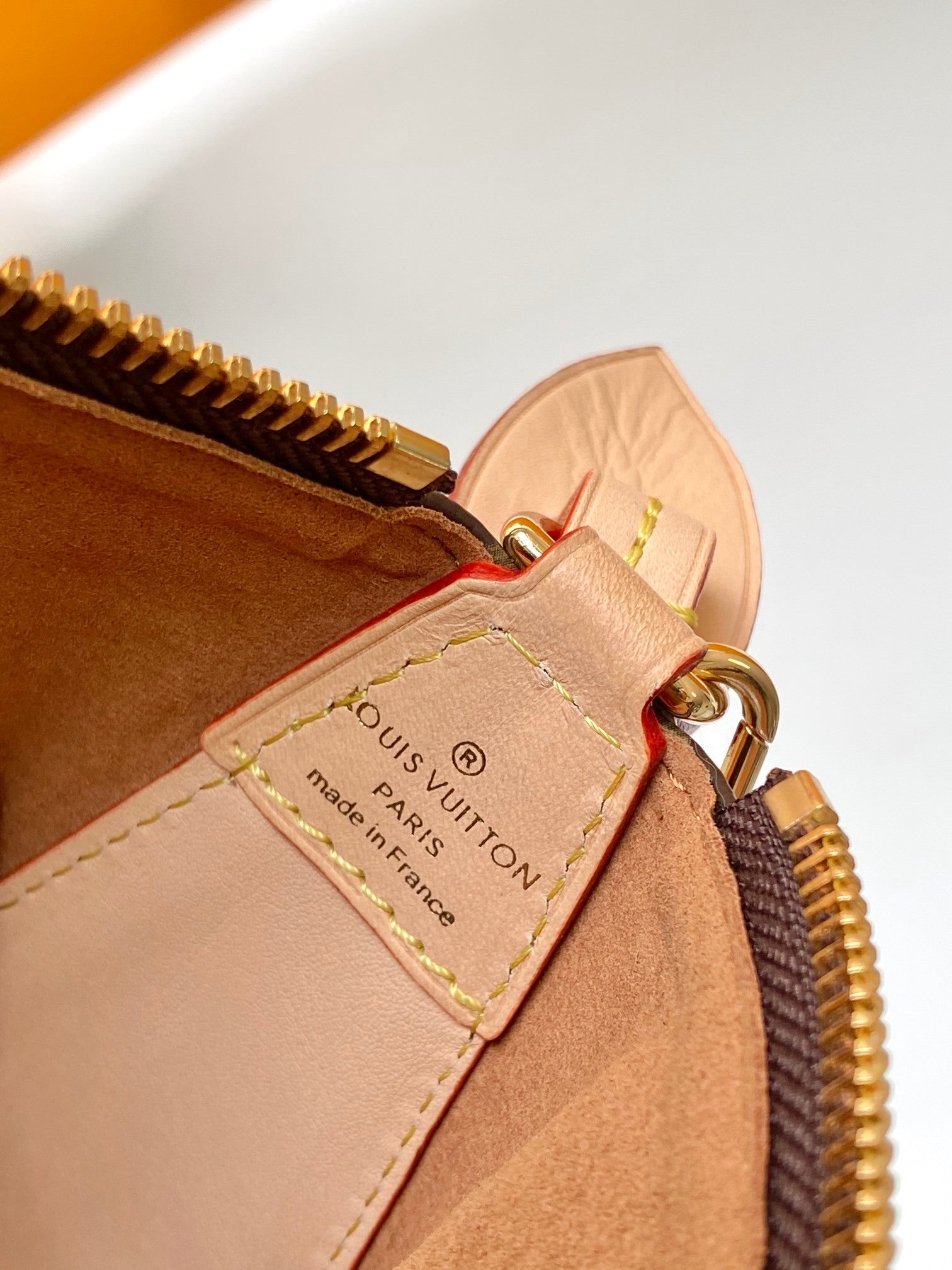 1:1 Replica LV chain bag