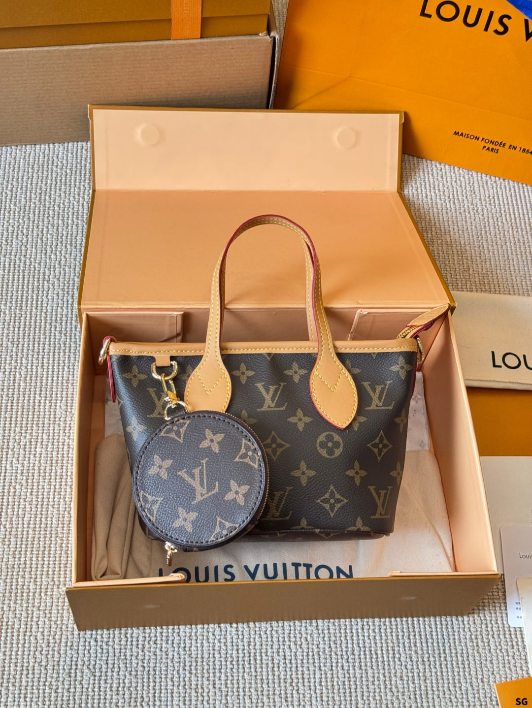 LV Neverfull bb Handbag