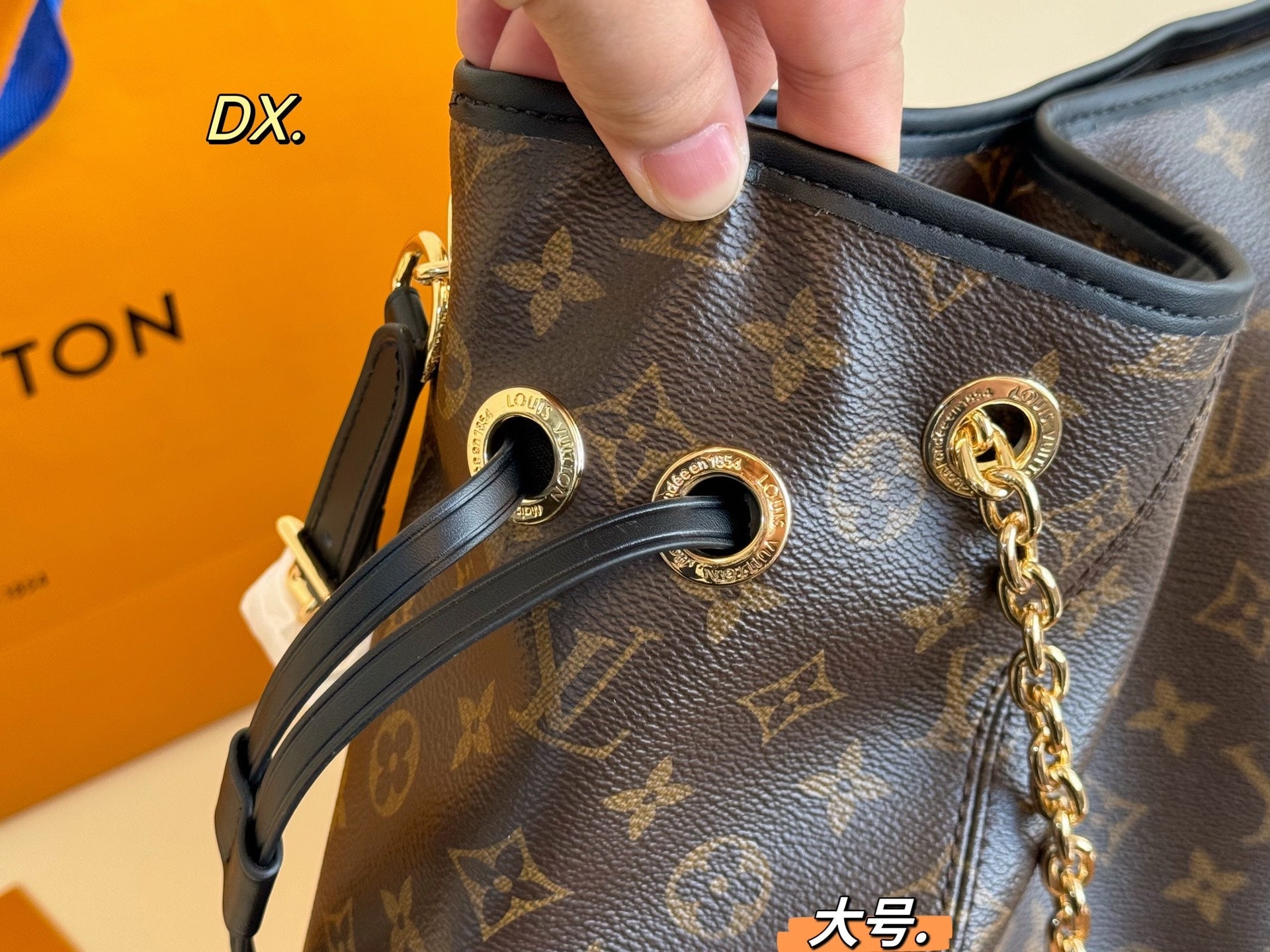 LV OFF DUTY Chain Bag