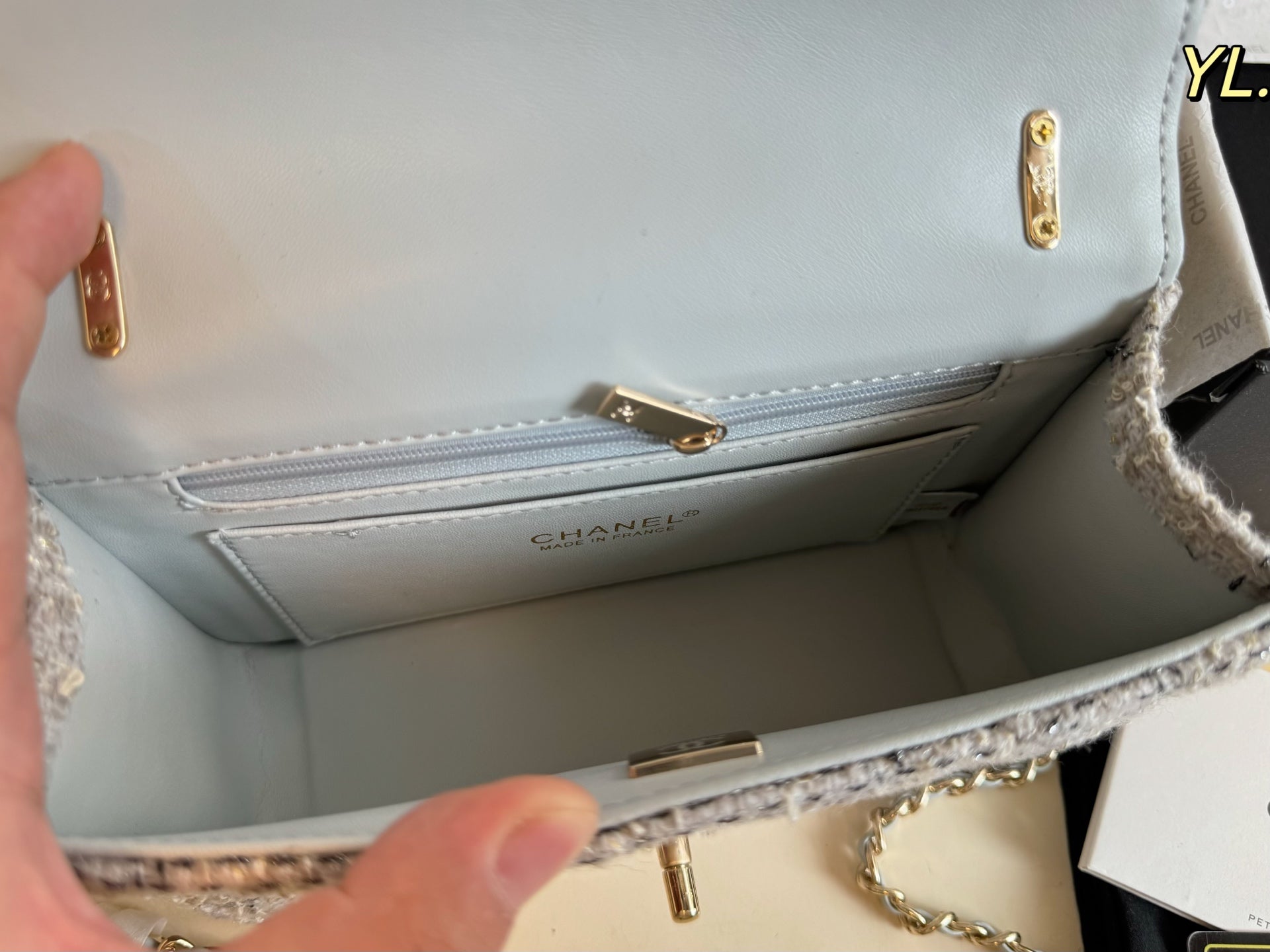 CHANEL 25B Thick chain handbag with chain strap