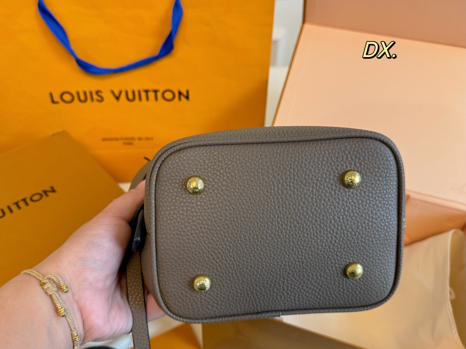 LV 25Allin bb bucket bag