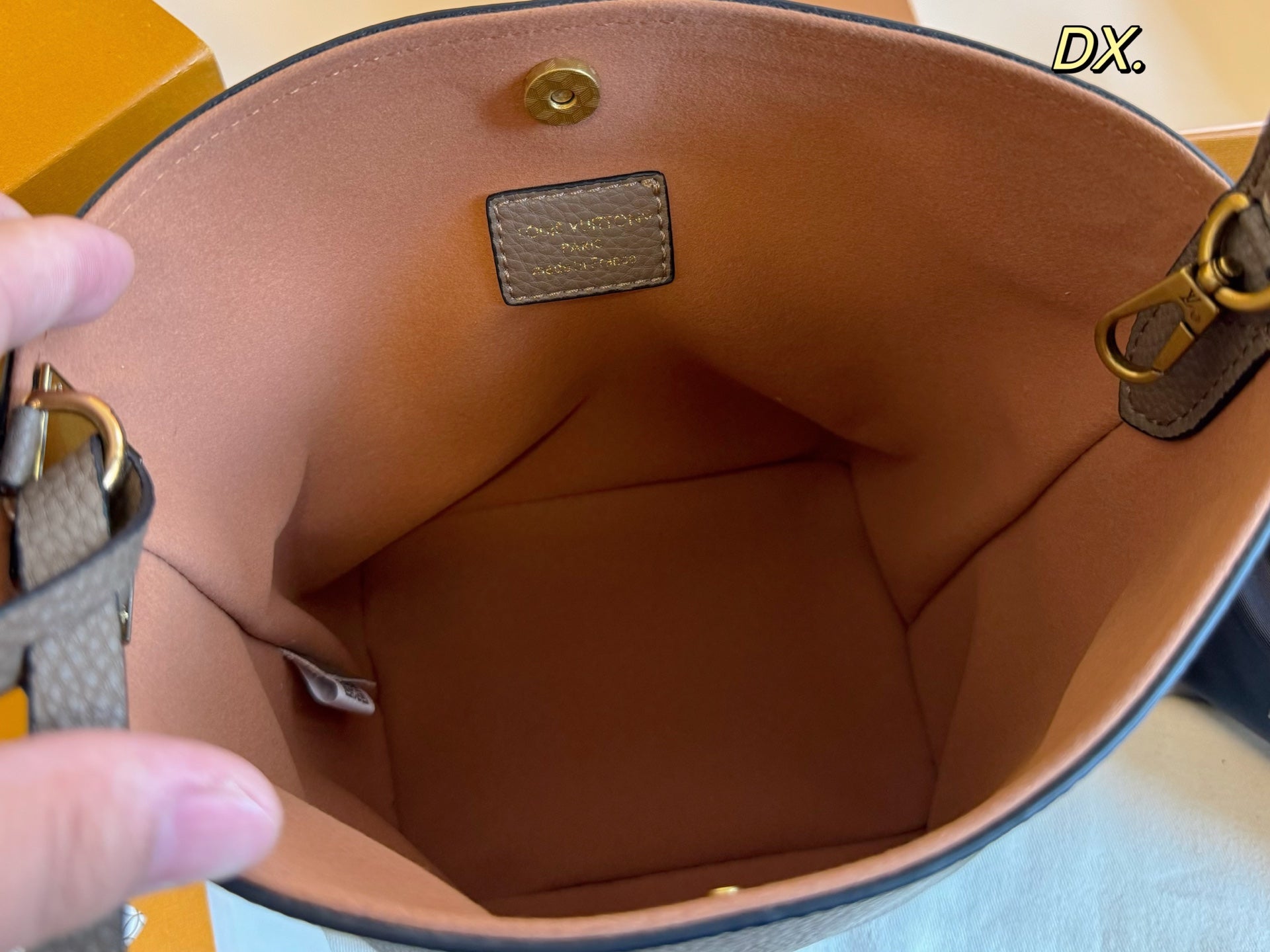 LV 25Allin bb bucket bag