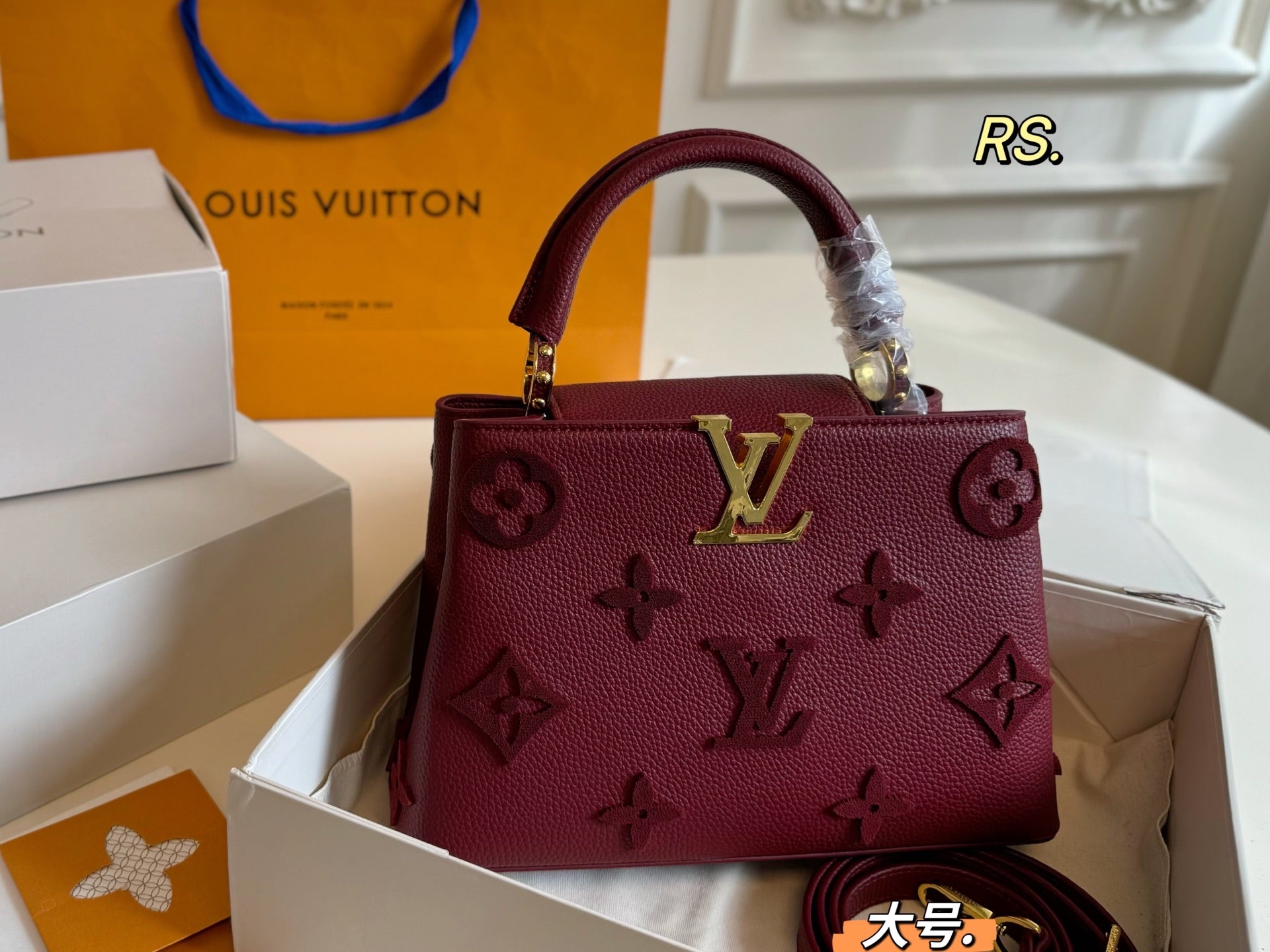 LV Capucines Three-dimensional flocking handbag