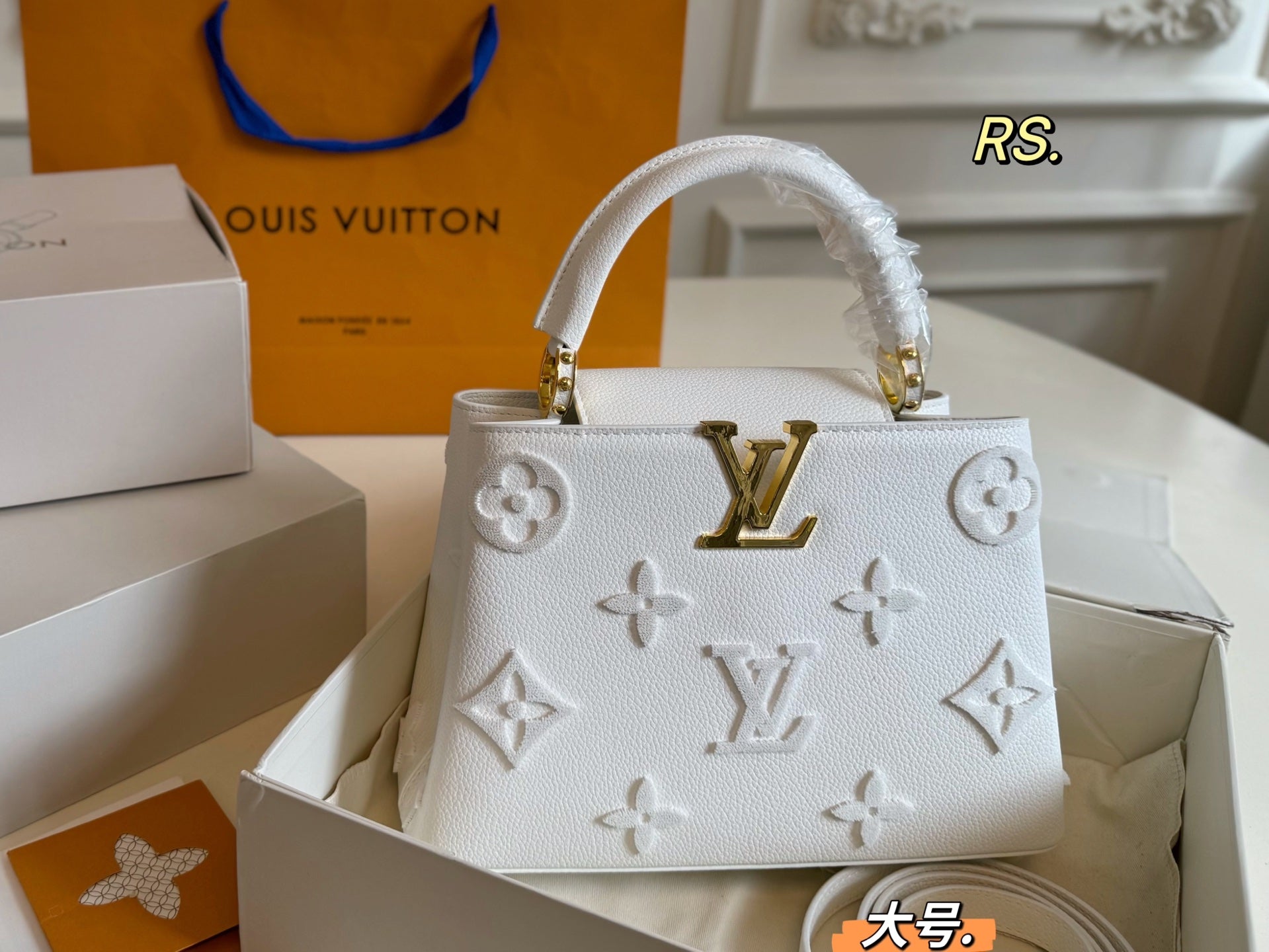 LV Capucines Three-dimensional flocking handbag