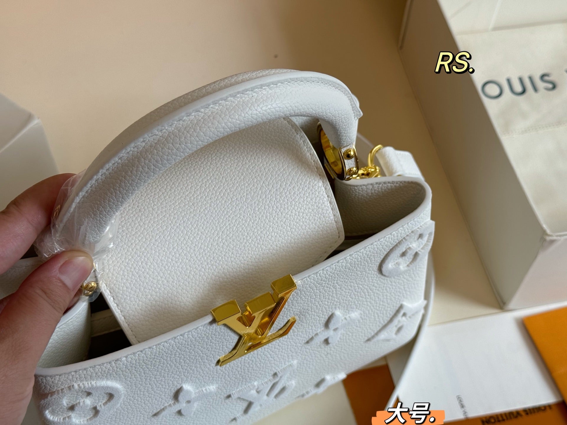 LV Capucines Three-dimensional flocking handbag