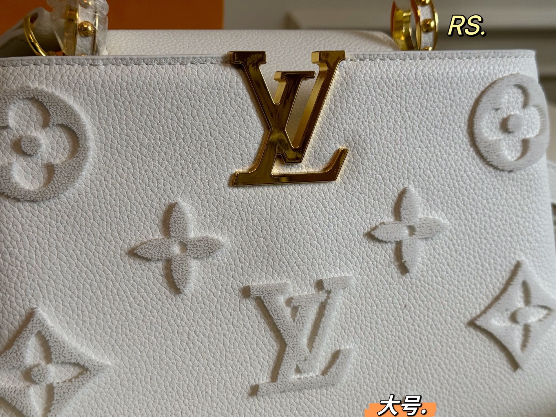 LV Capucines Three-dimensional flocking handbag