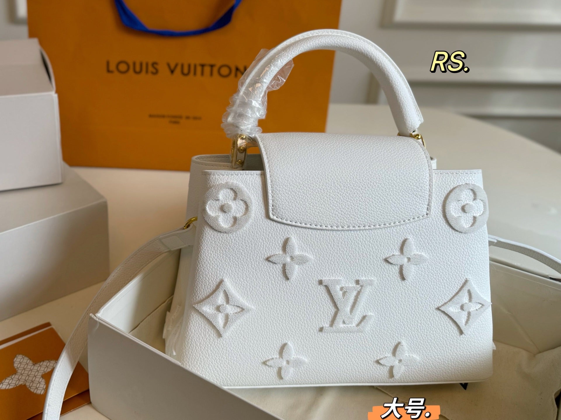 LV Capucines Three-dimensional flocking handbag