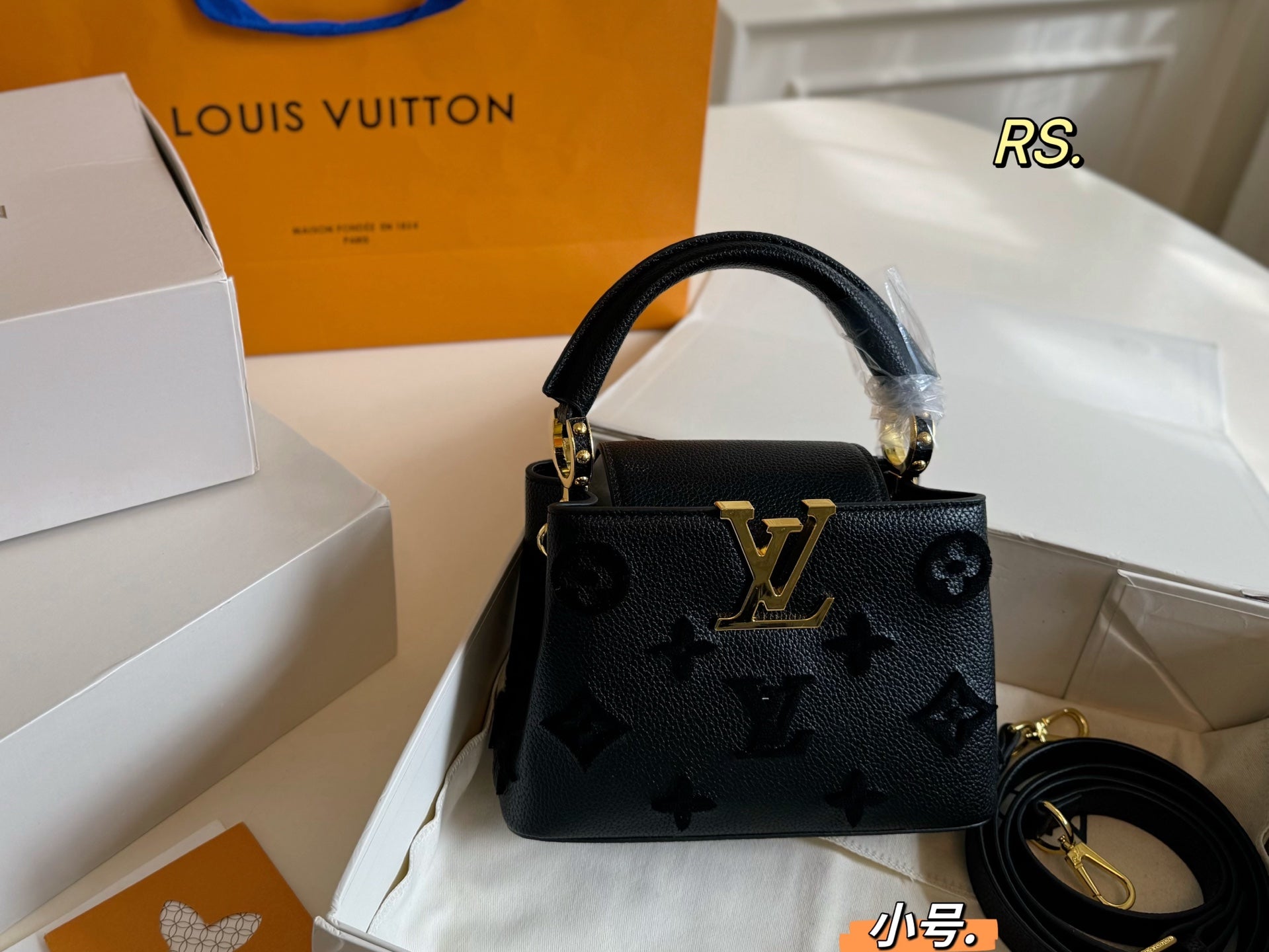 LV Capucines Three-dimensional flocking handbag