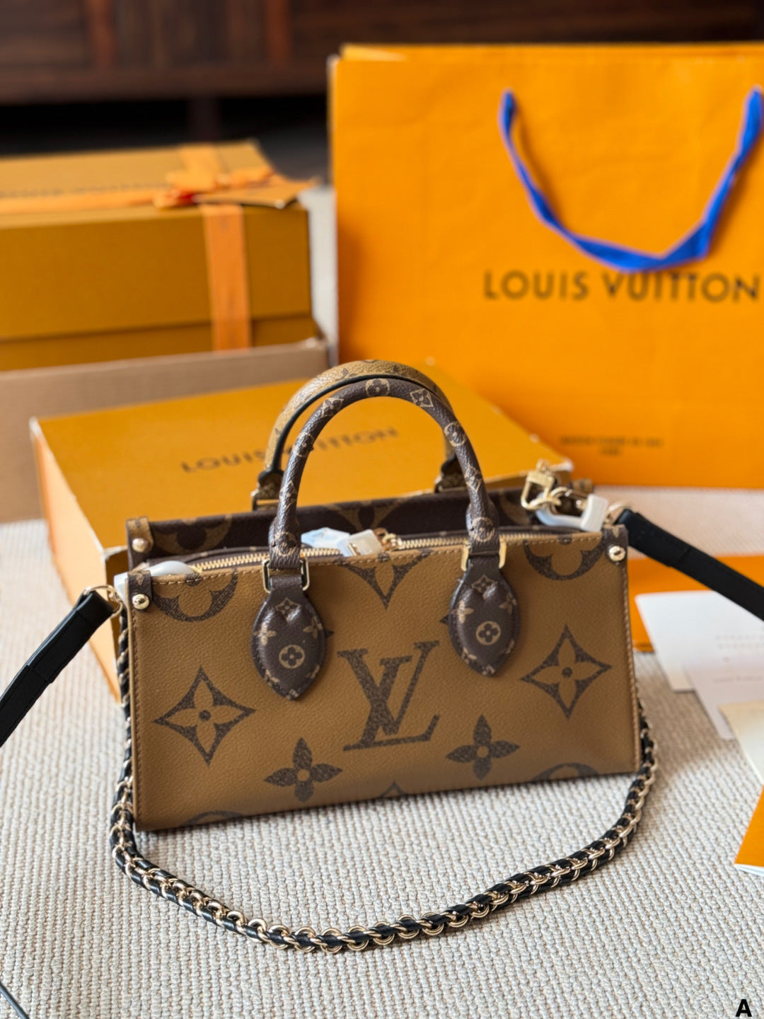 LV On The Go Horizontal Vintage-patterned Bag