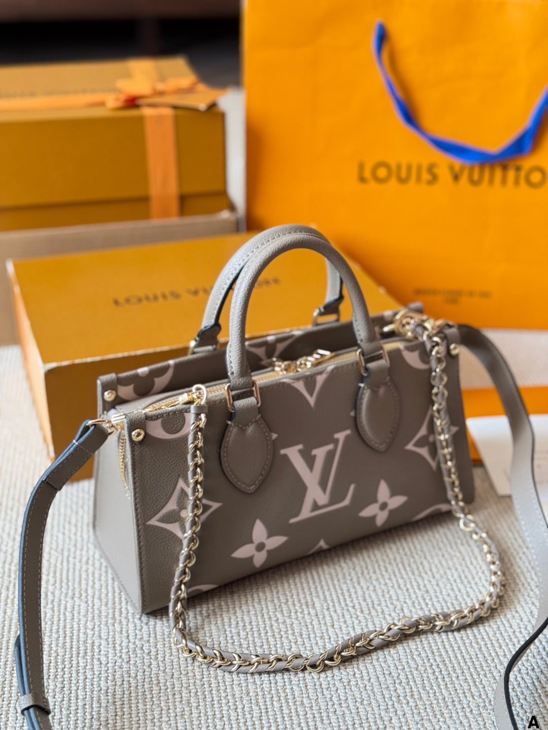 LV On The Go Horizontal Vintage-patterned Bag