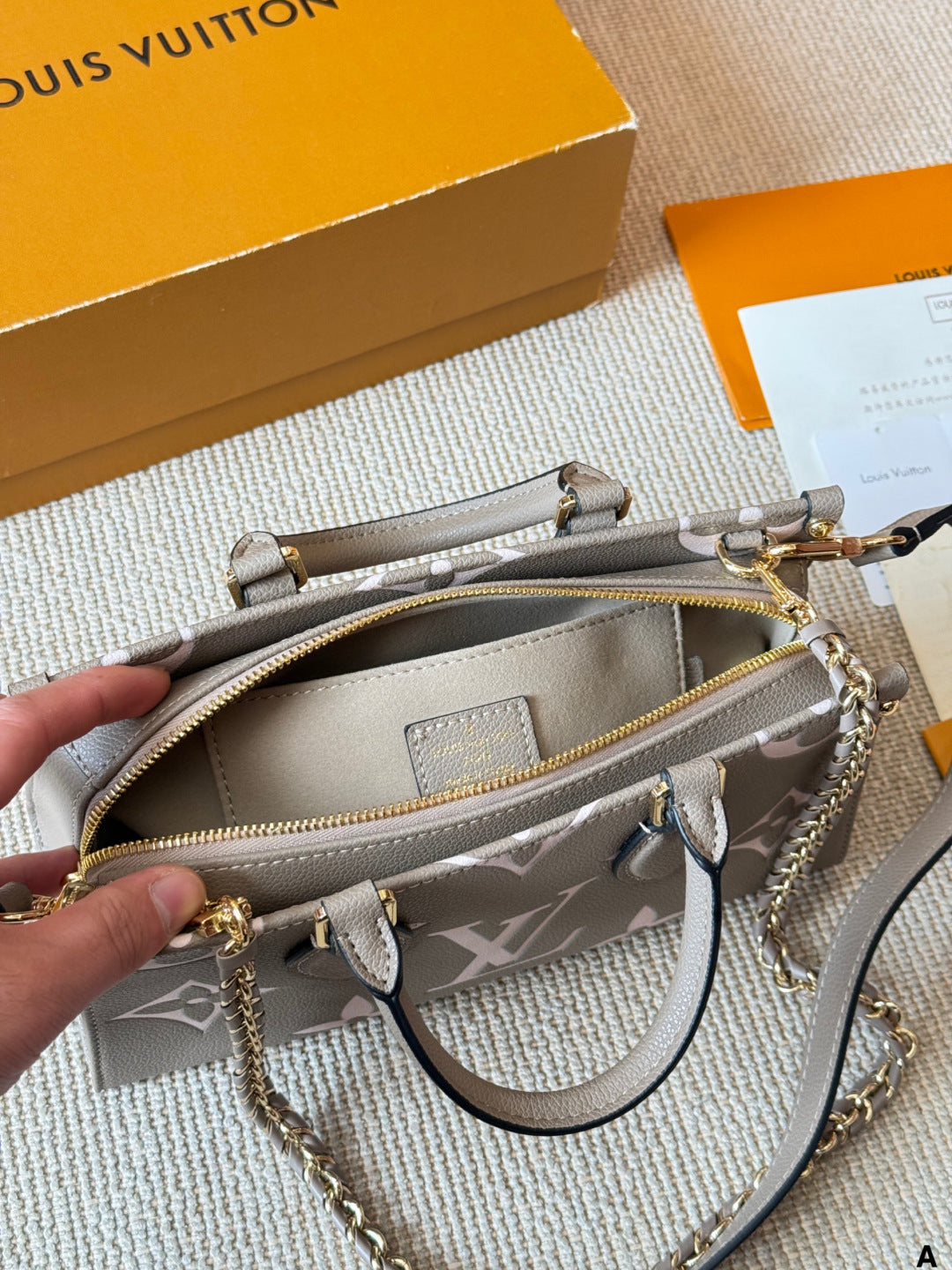 LV On The Go Horizontal Vintage-patterned Bag