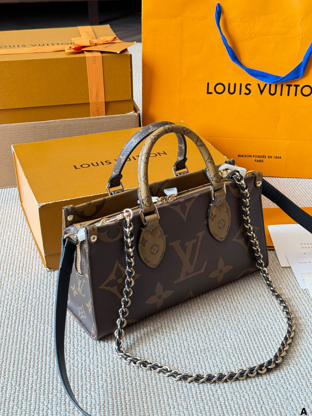 LV On The Go Horizontal Vintage-patterned Bag