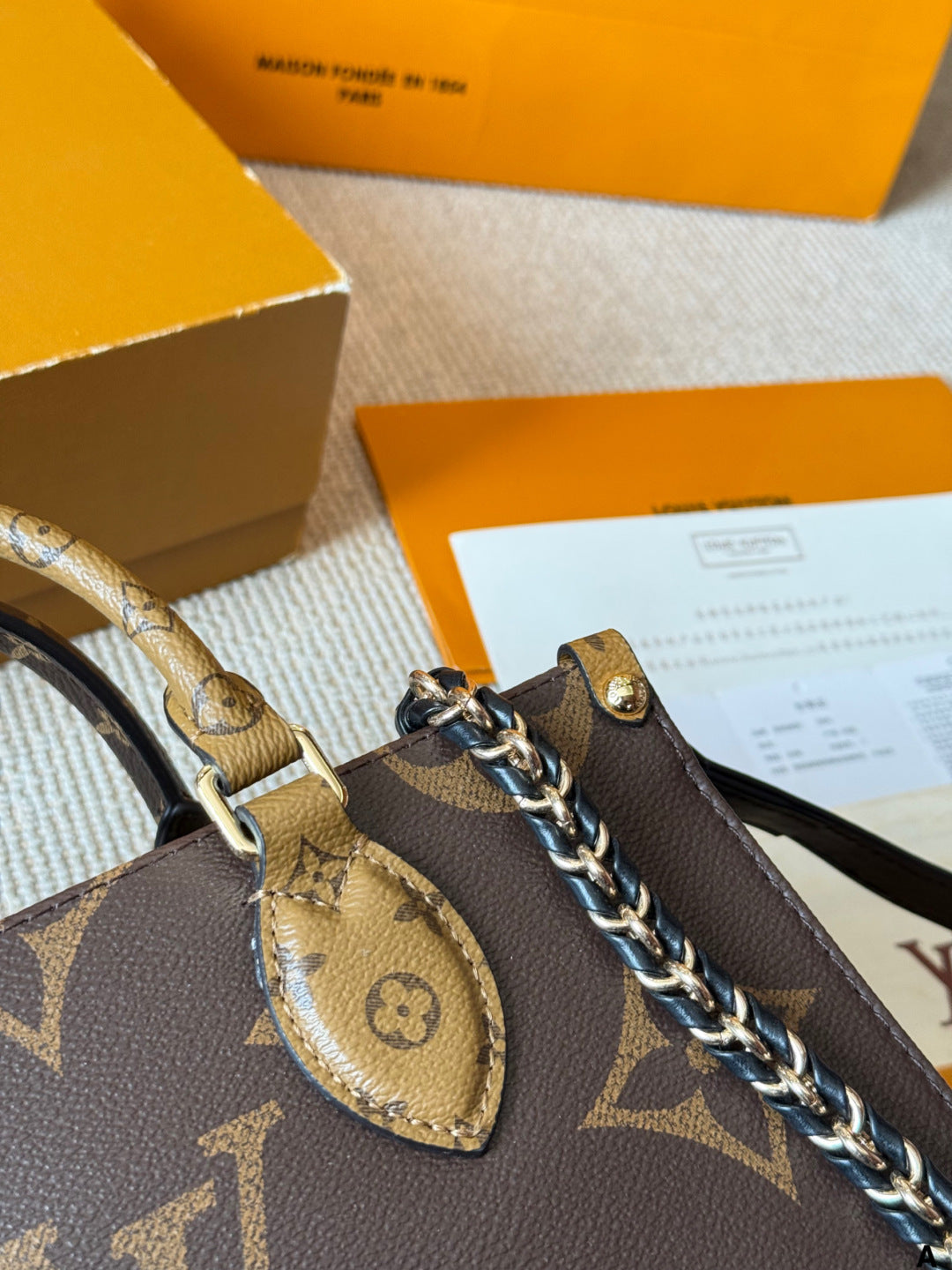 LV On The Go Horizontal Vintage-patterned Bag