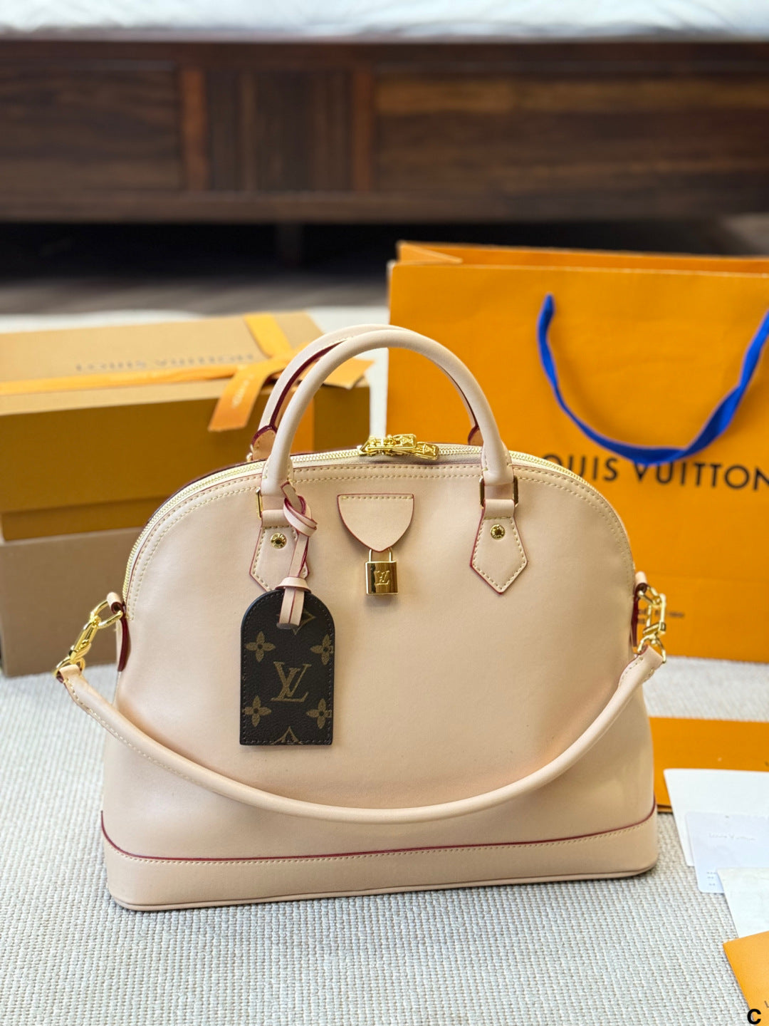 LV AIma BNB Presbyopic shell bag