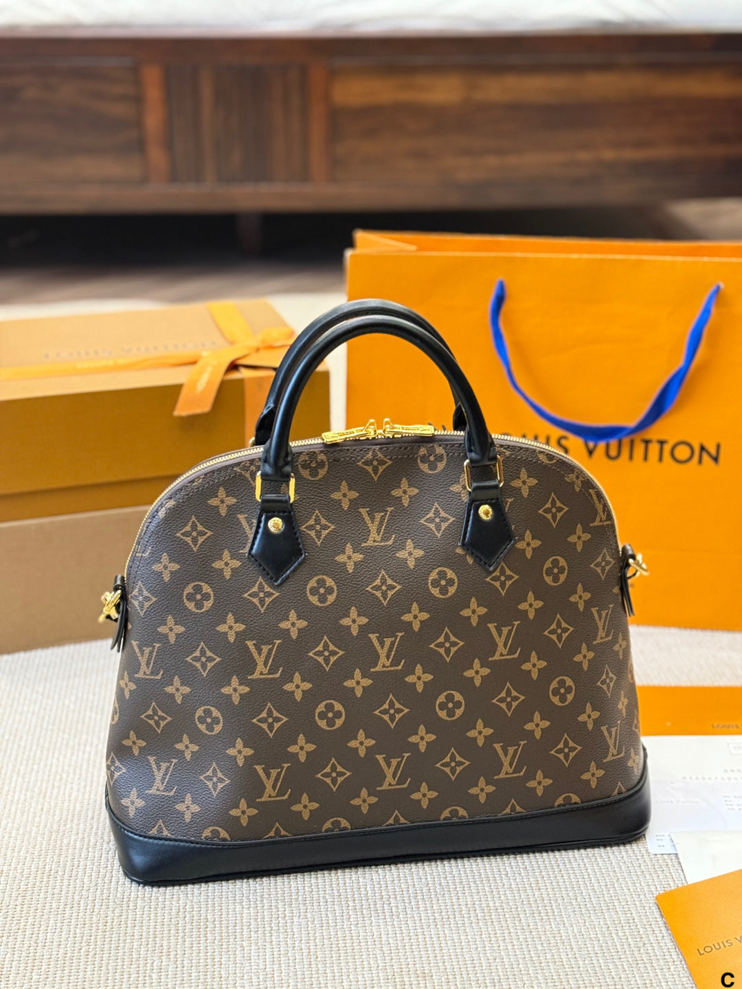 LV AIma BNB Presbyopic shell bag