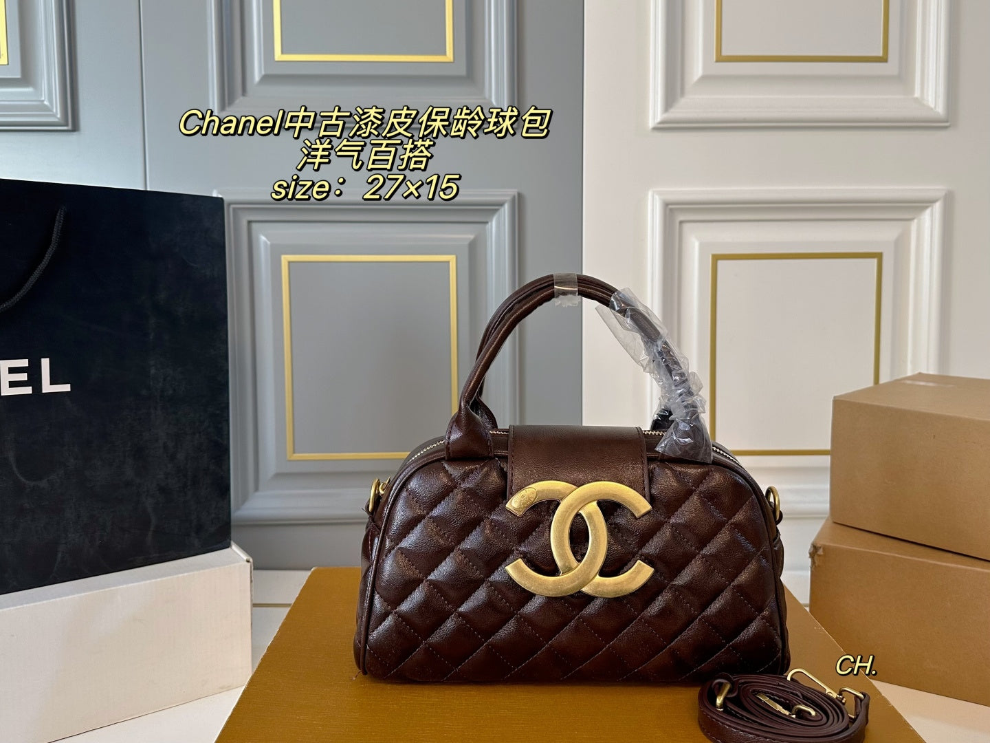 CHANEL Vintage patent leather bowling bag