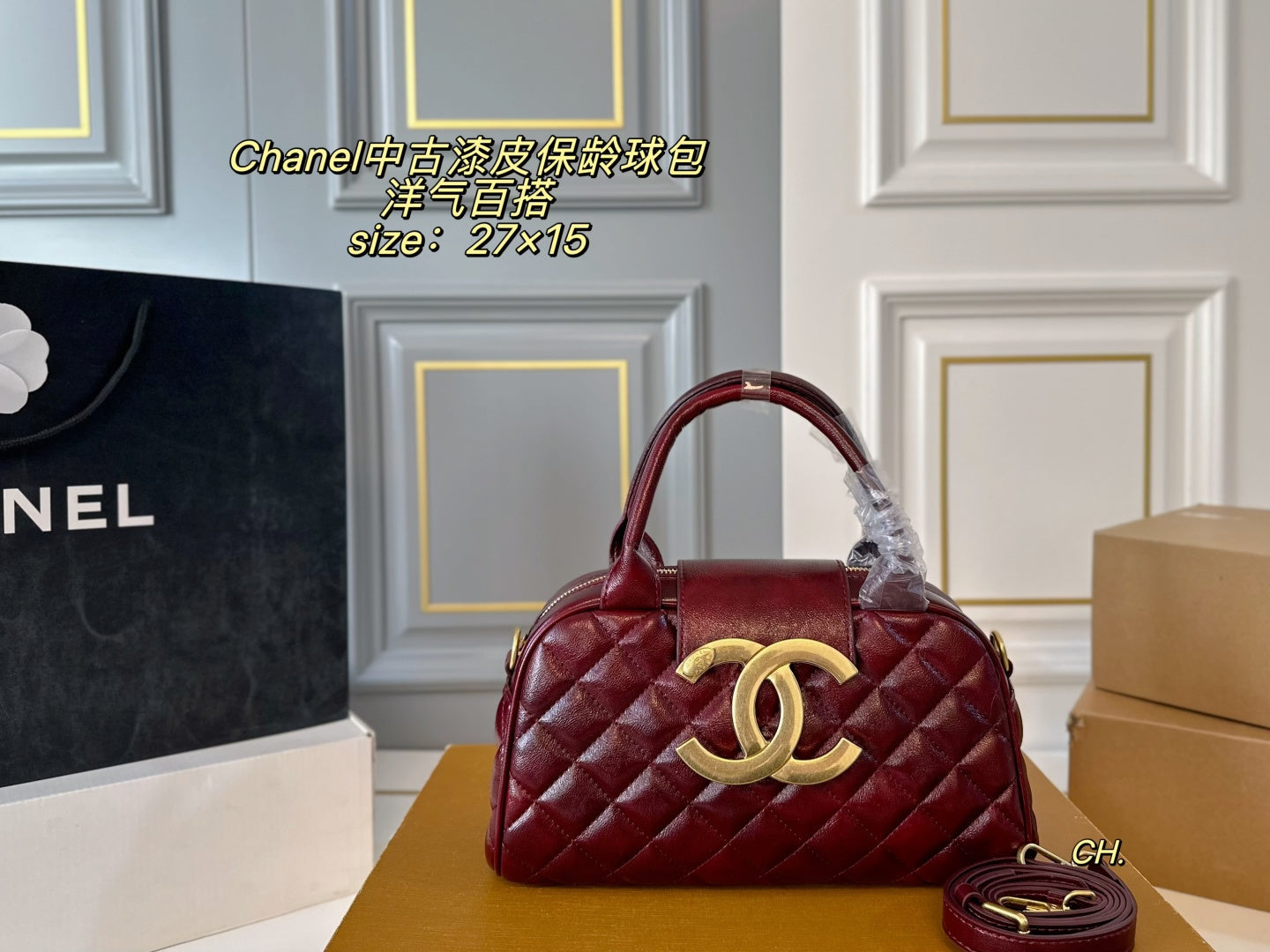 CHANEL Vintage patent leather bowling bag