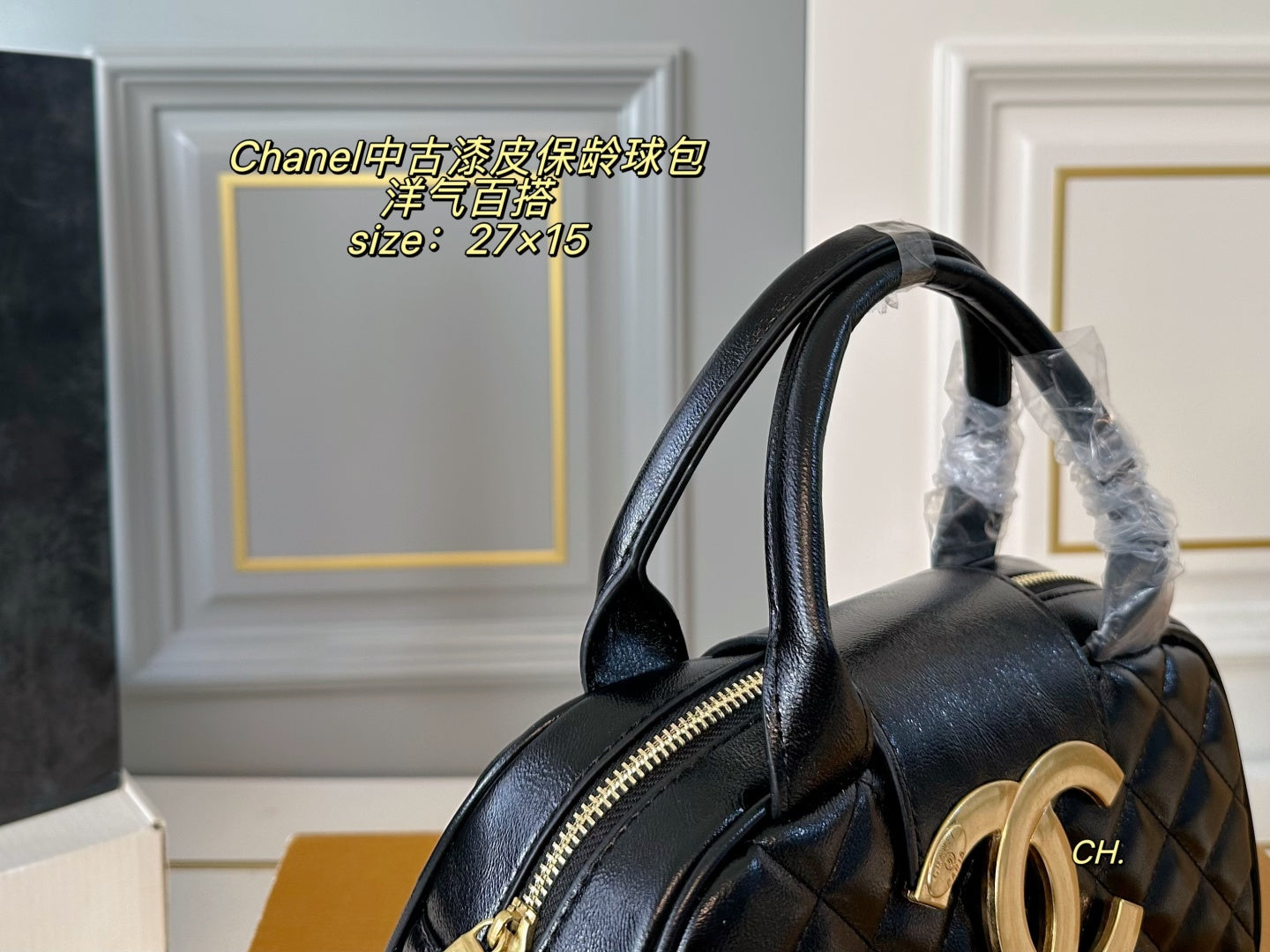 CHANEL Vintage patent leather bowling bag
