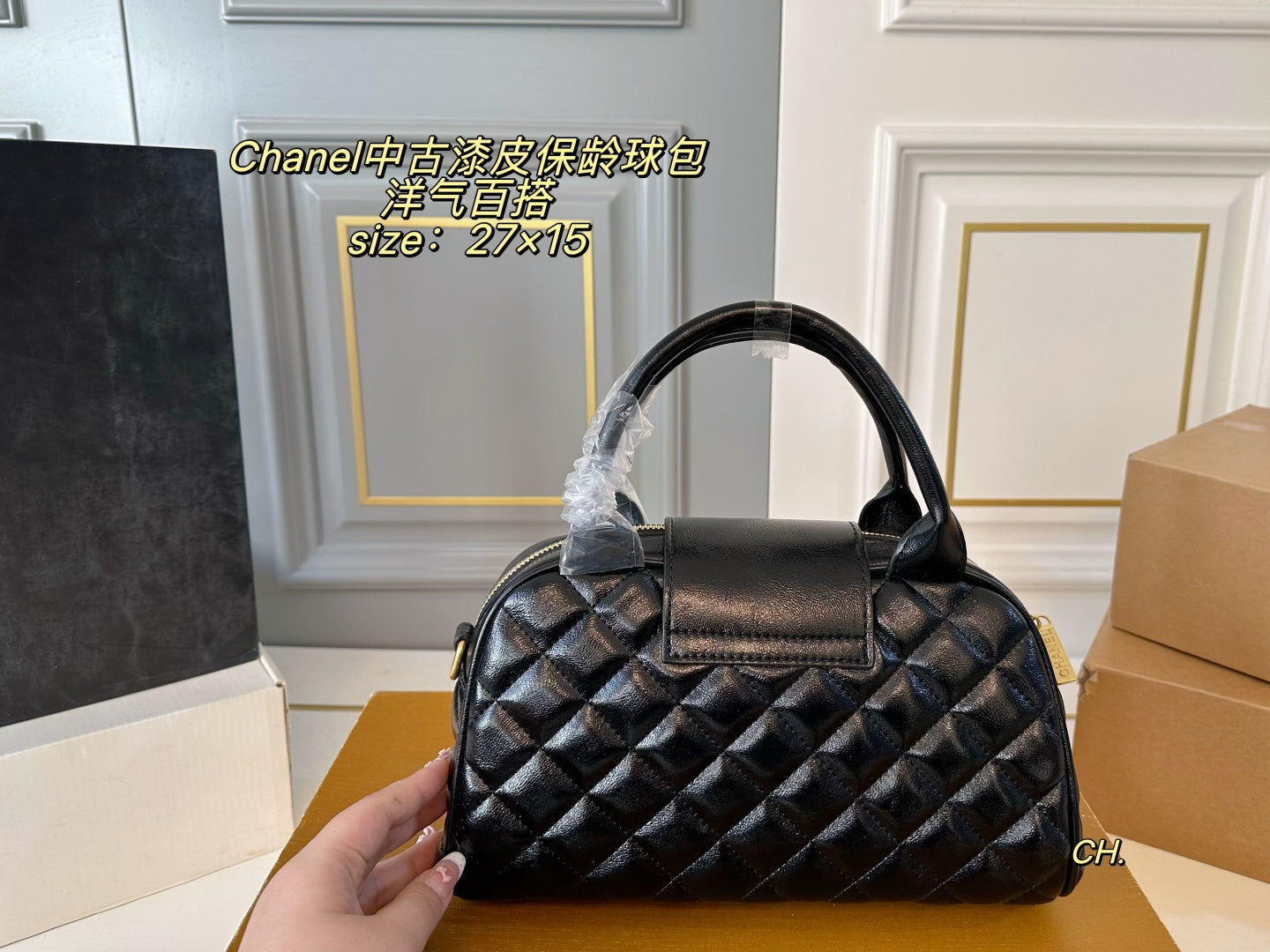 CHANEL Vintage patent leather bowling bag