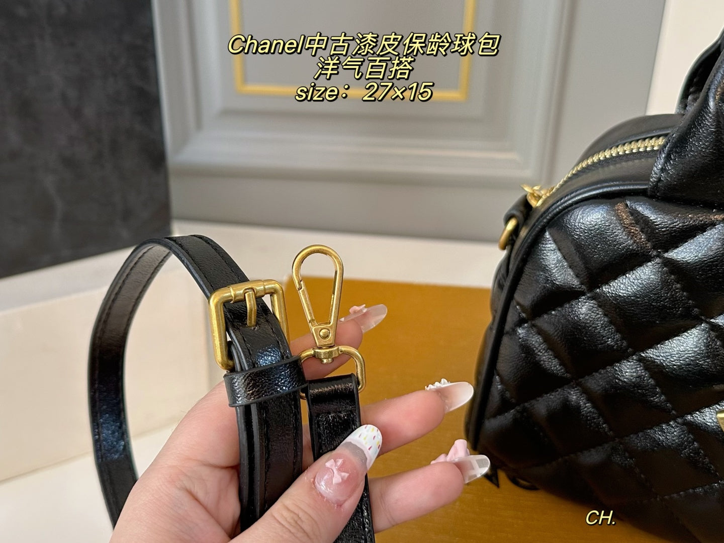 CHANEL Vintage patent leather bowling bag
