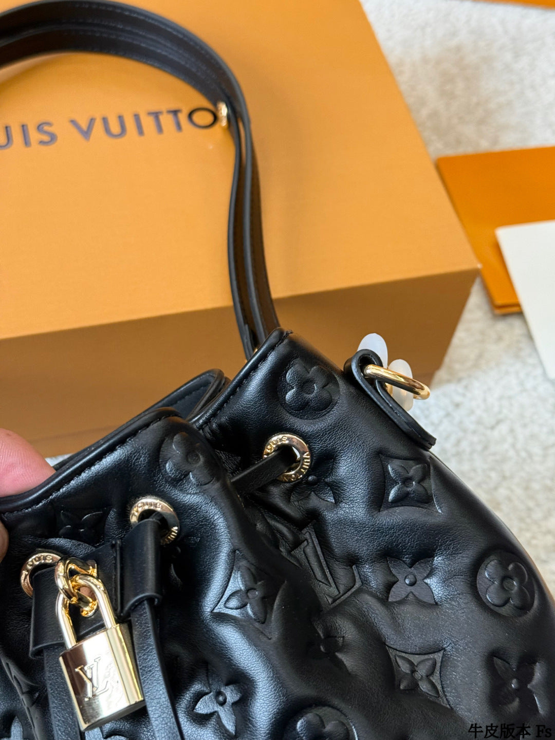 LV Neoonoe Bucket Bag