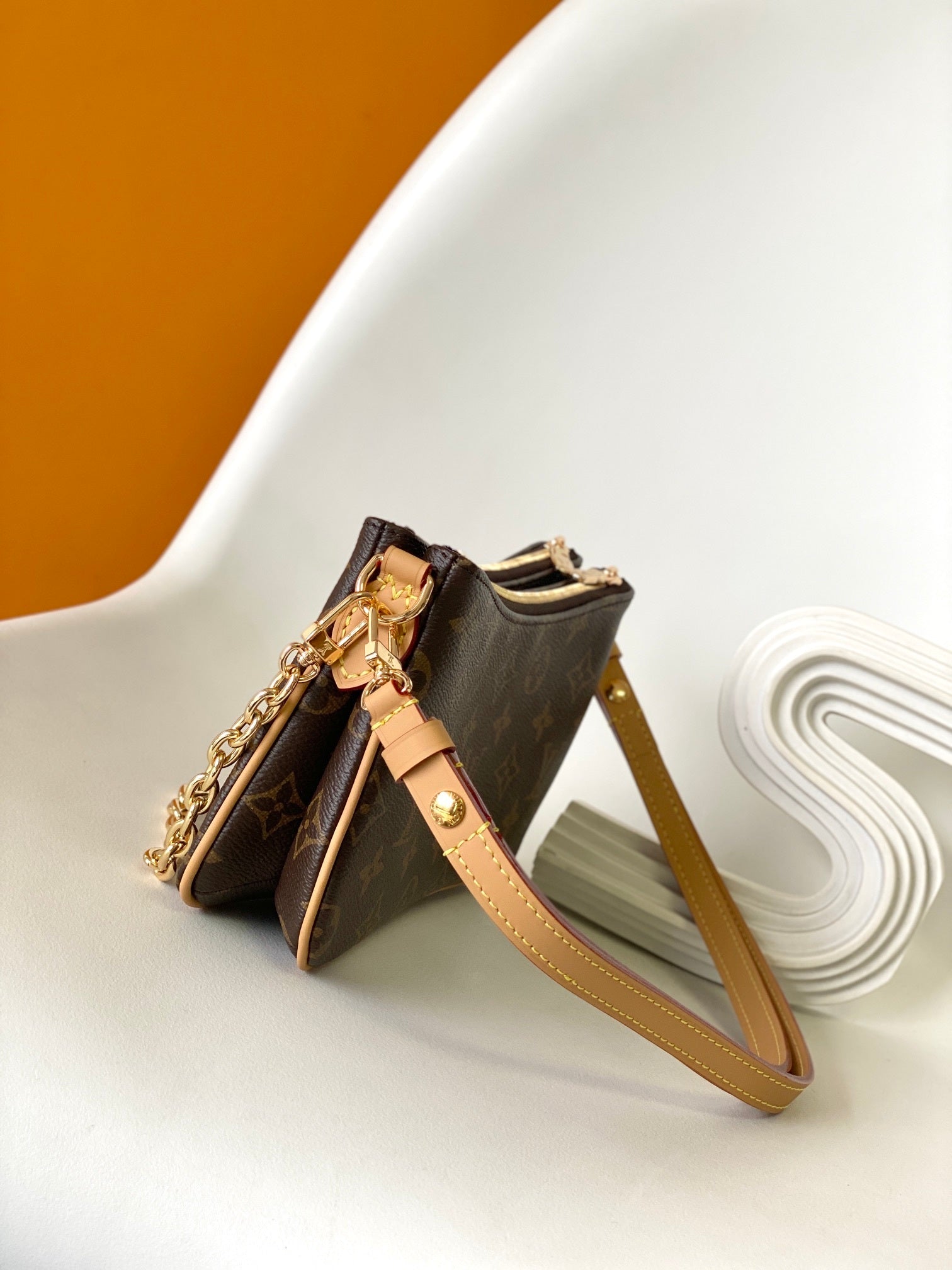 1:1 Replica LV single-shoulder bag