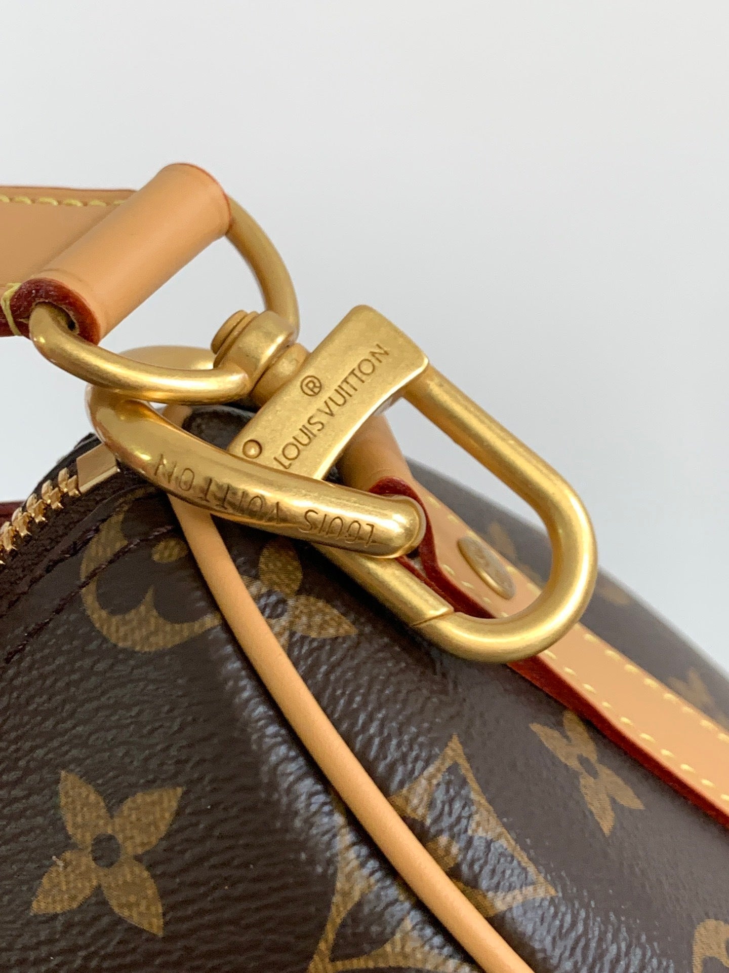 1:1 Replica LV Handbag