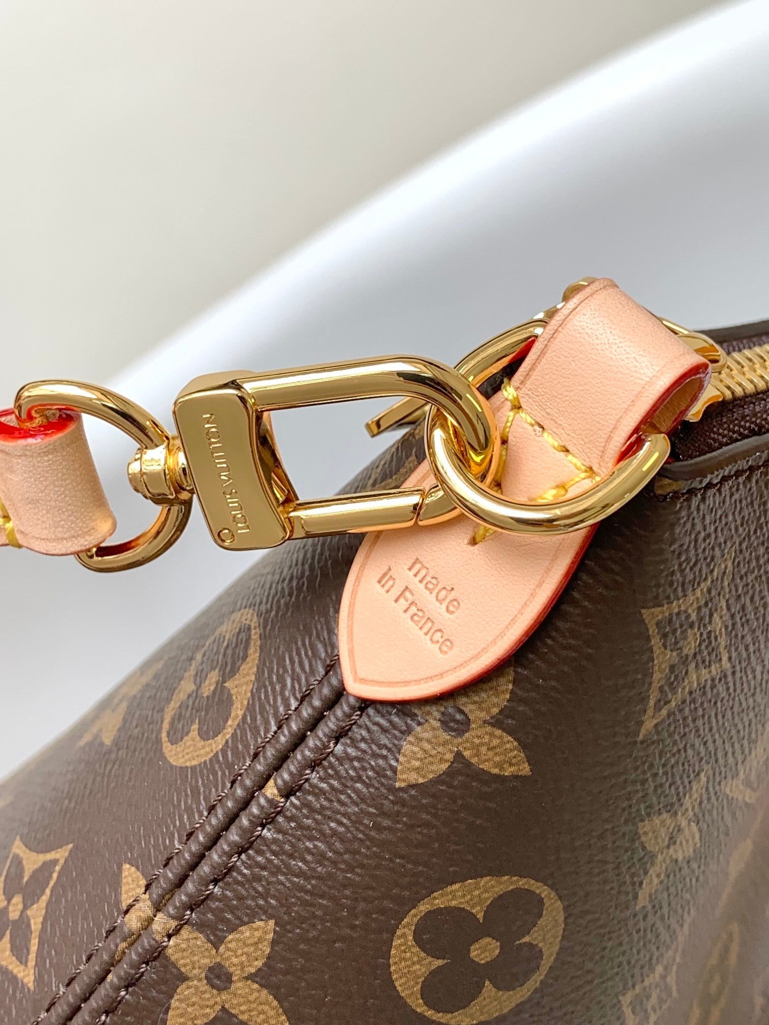 1:1 Replica LV Handbag