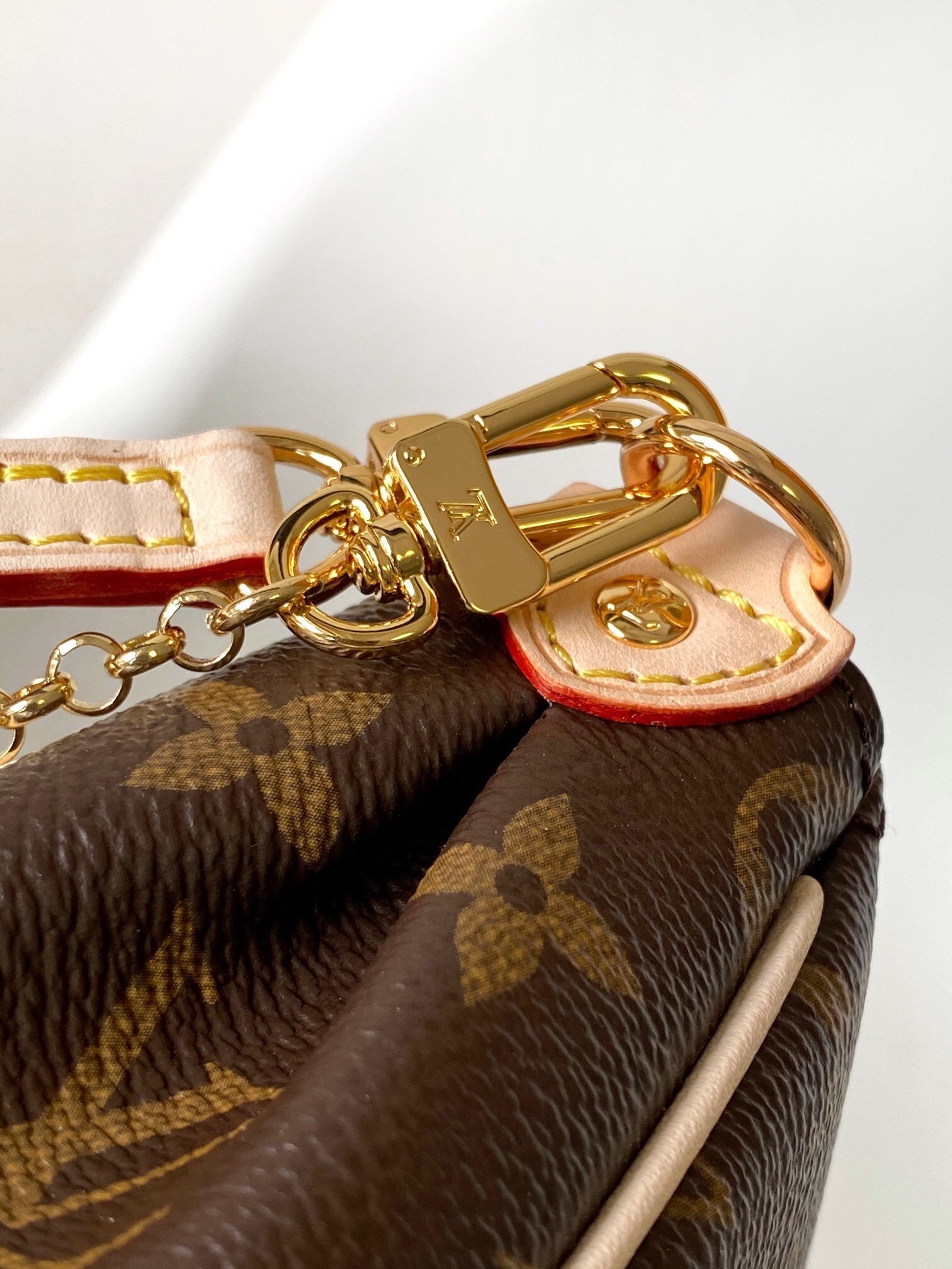 1:1 Replica LV crossbody bag