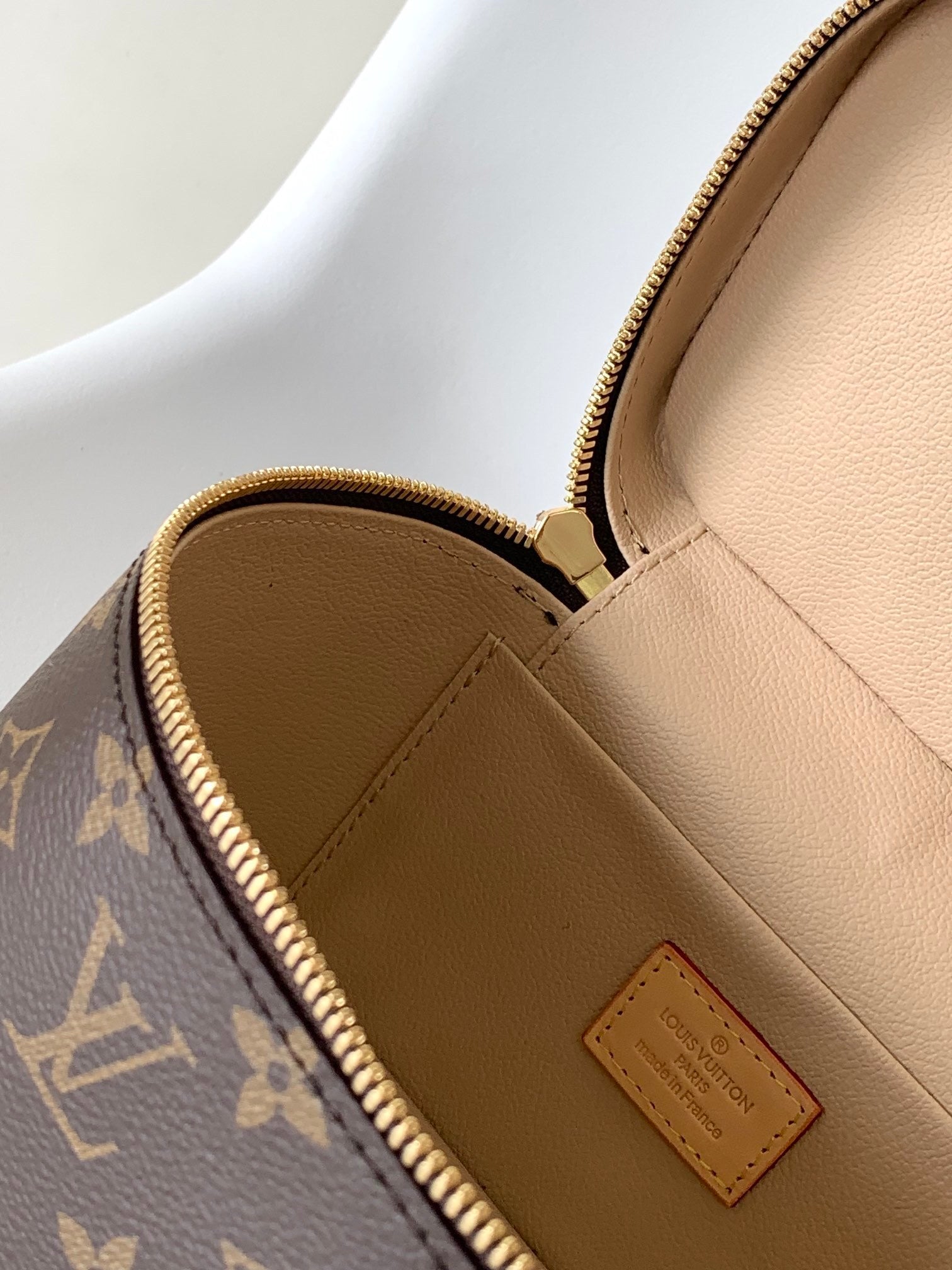 1:1 Replica LV handbag