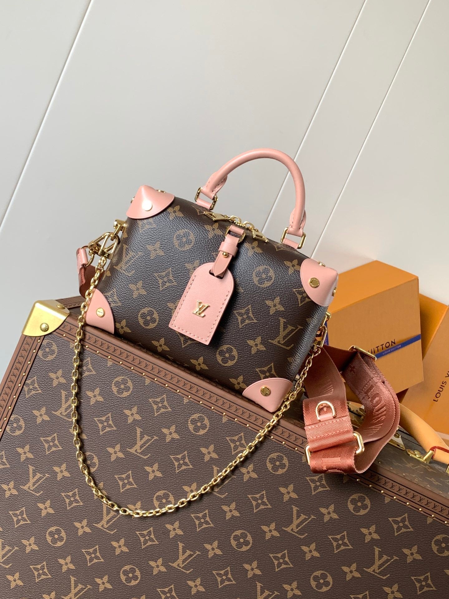 1:1 Replica LV chain crossbody bag