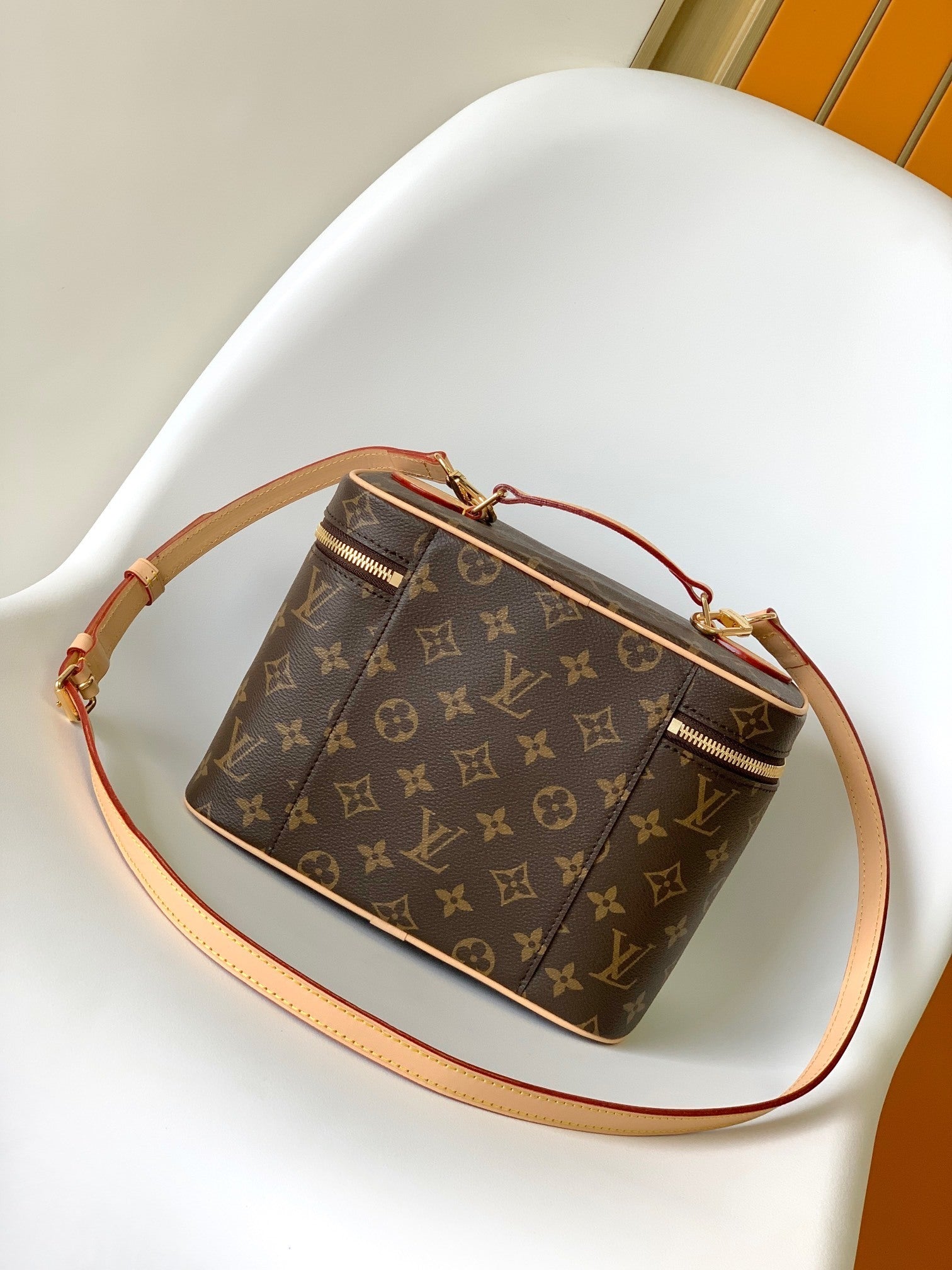 1:1 Replica LV handbag