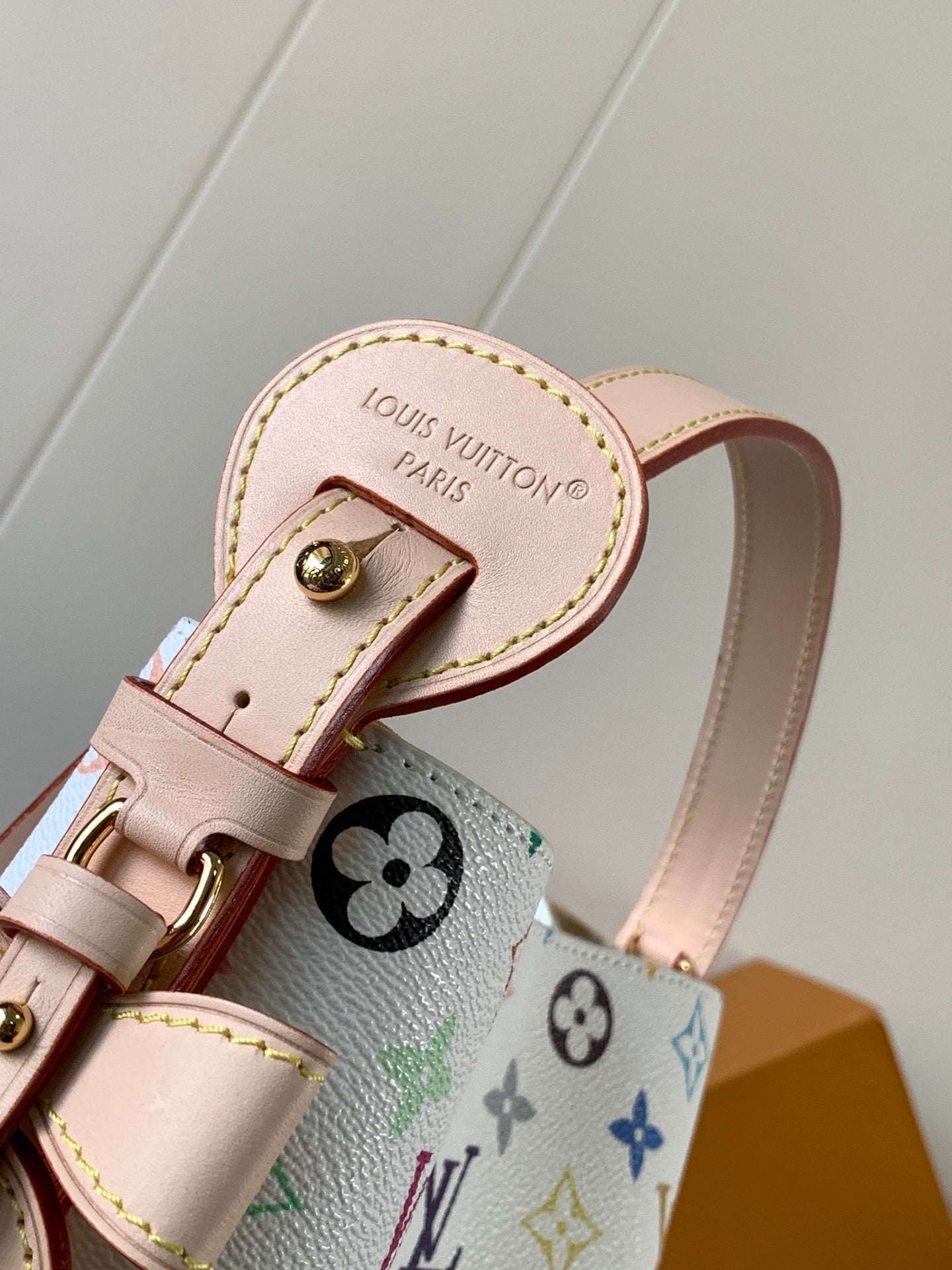 1:1 Replica LV bucket bag