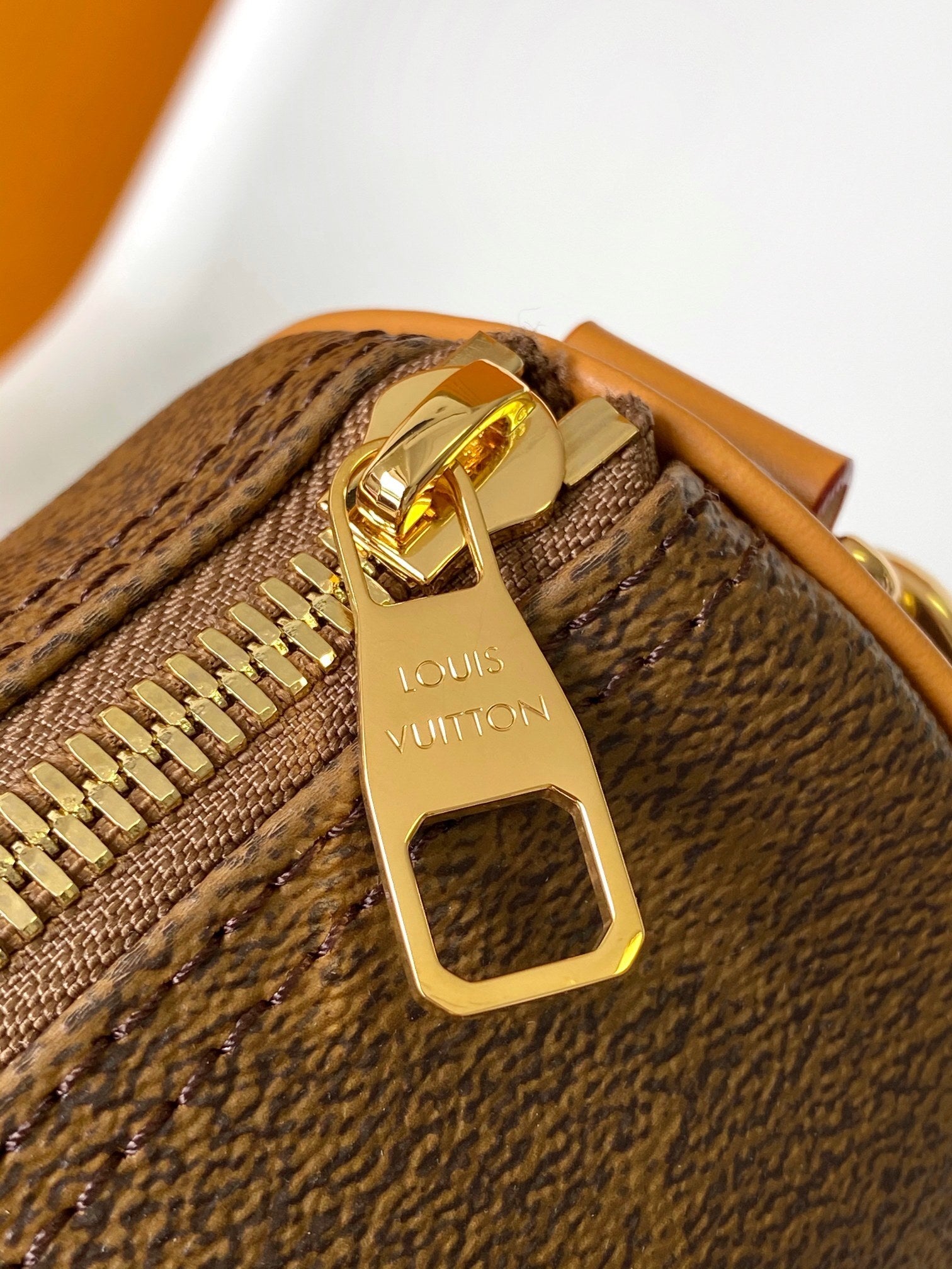 1:1 Replica LV crossbody bag