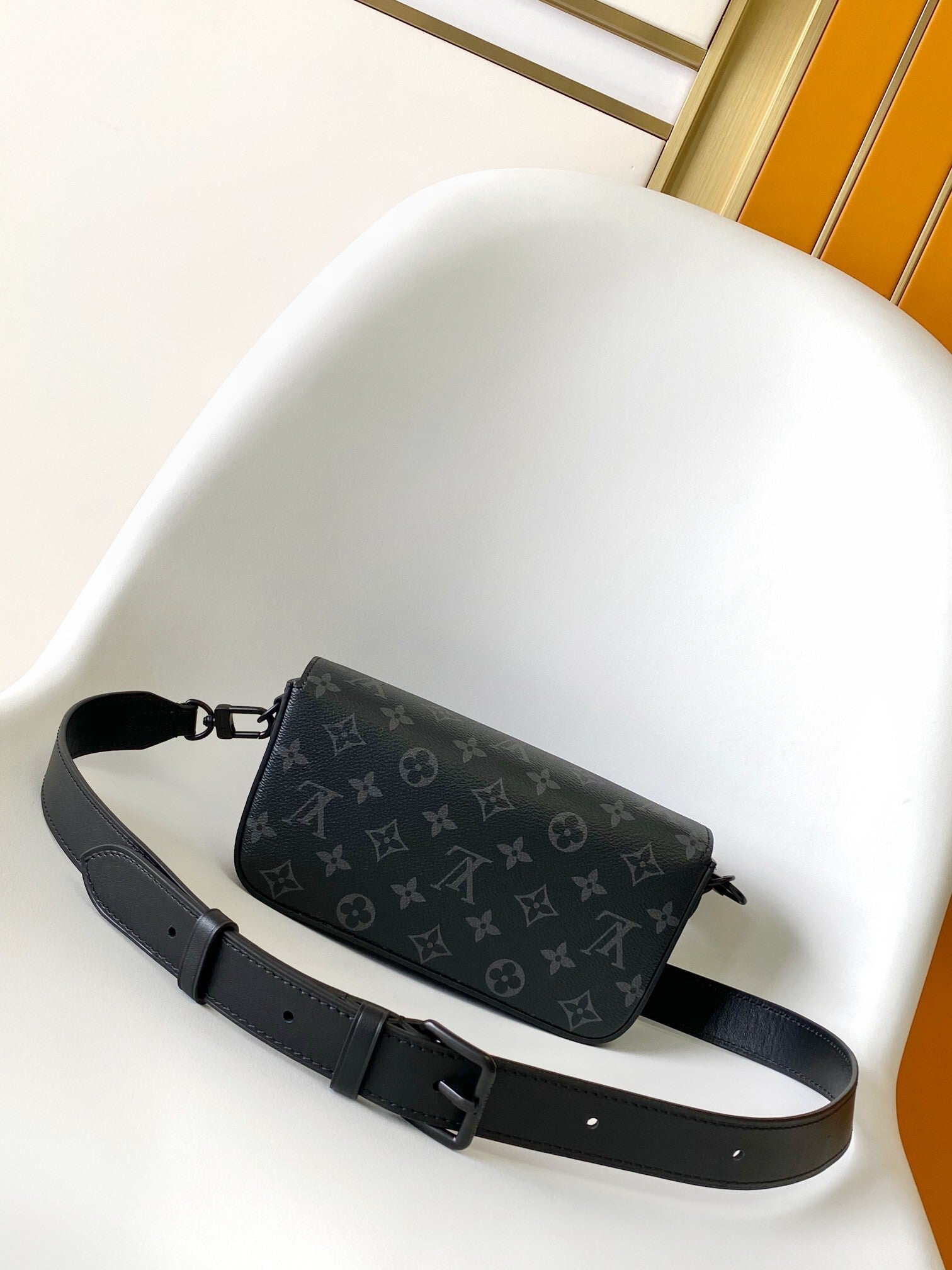 1:1 Replica LV crossbody bag