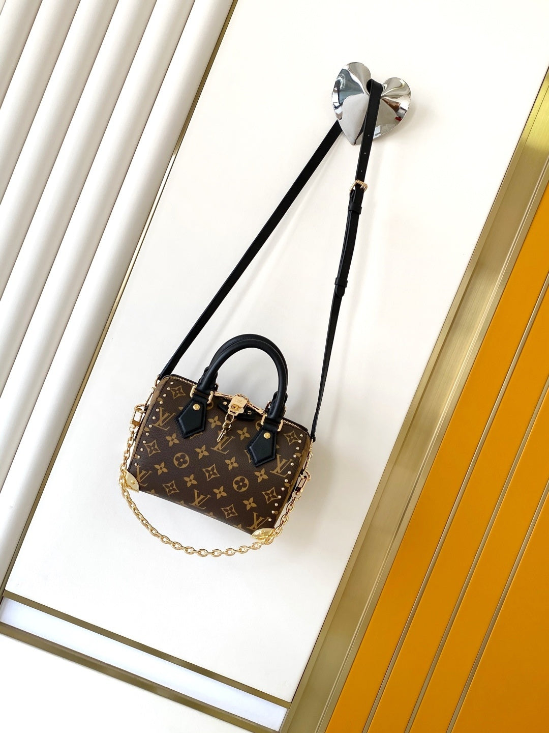 1:1 Replica LV crossbody bag